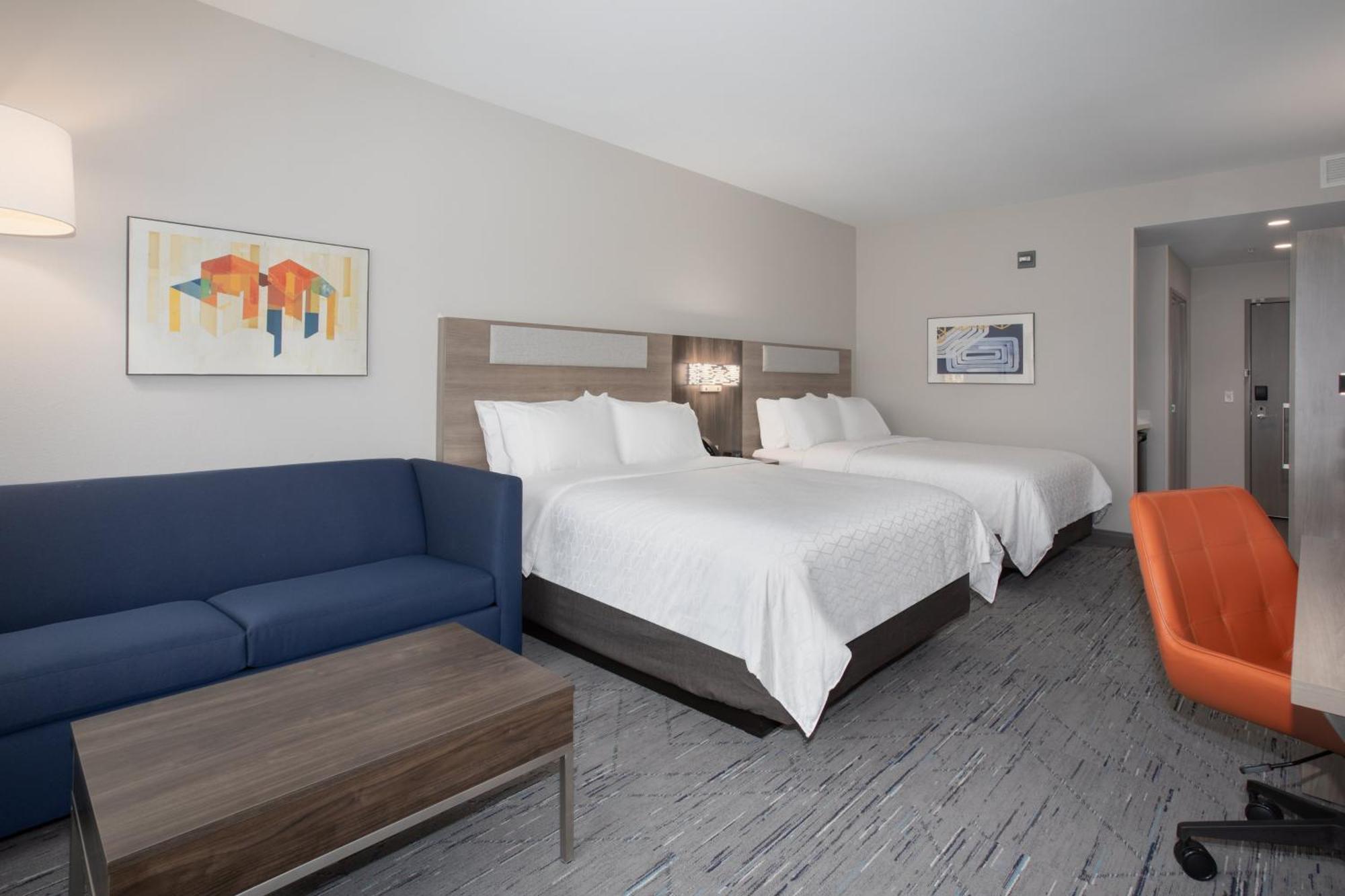 Queen Suite - Top Floor/Quiet Zone