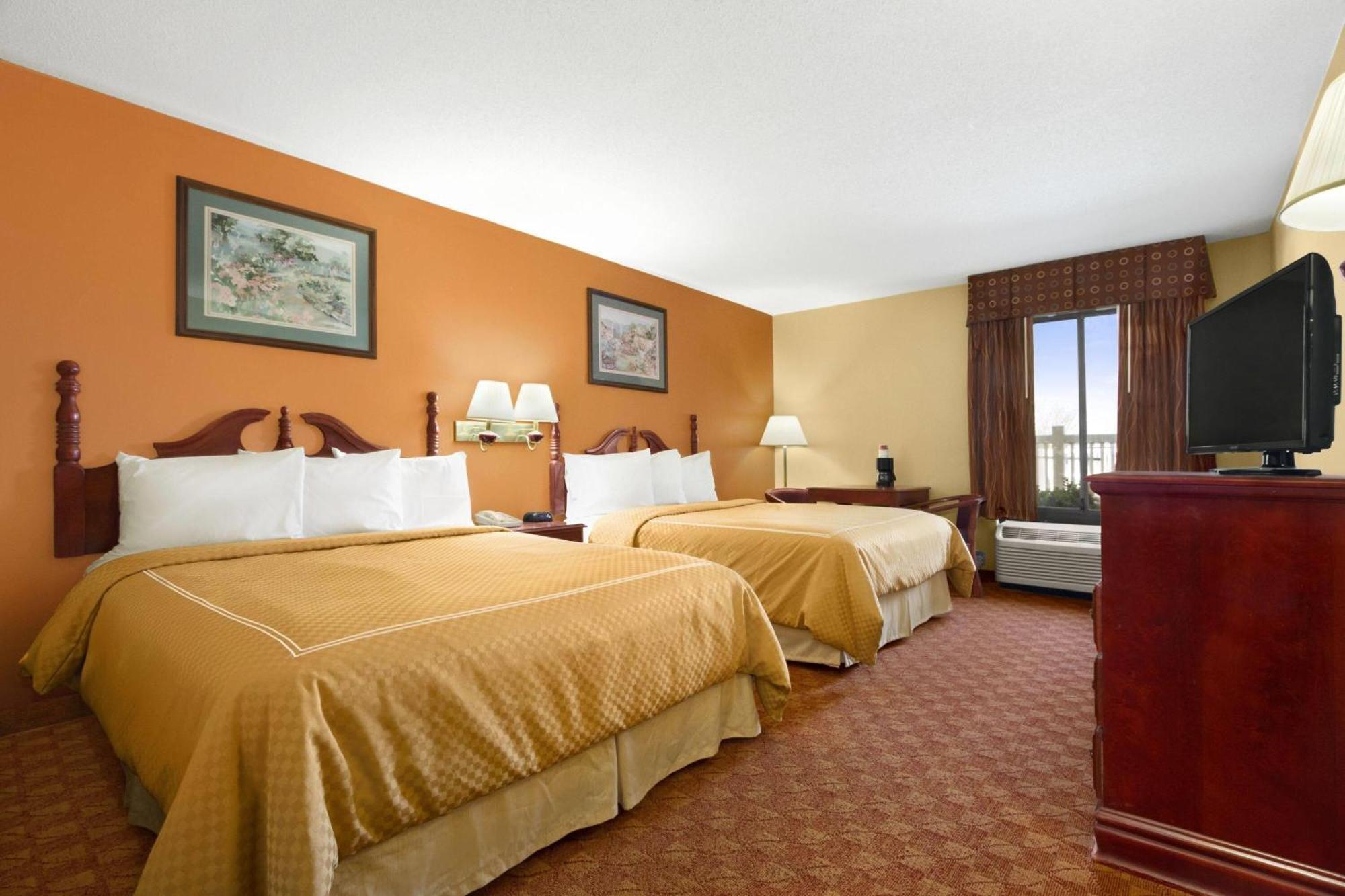 Queen Room with Two Queen Beds - Non-Smoking
