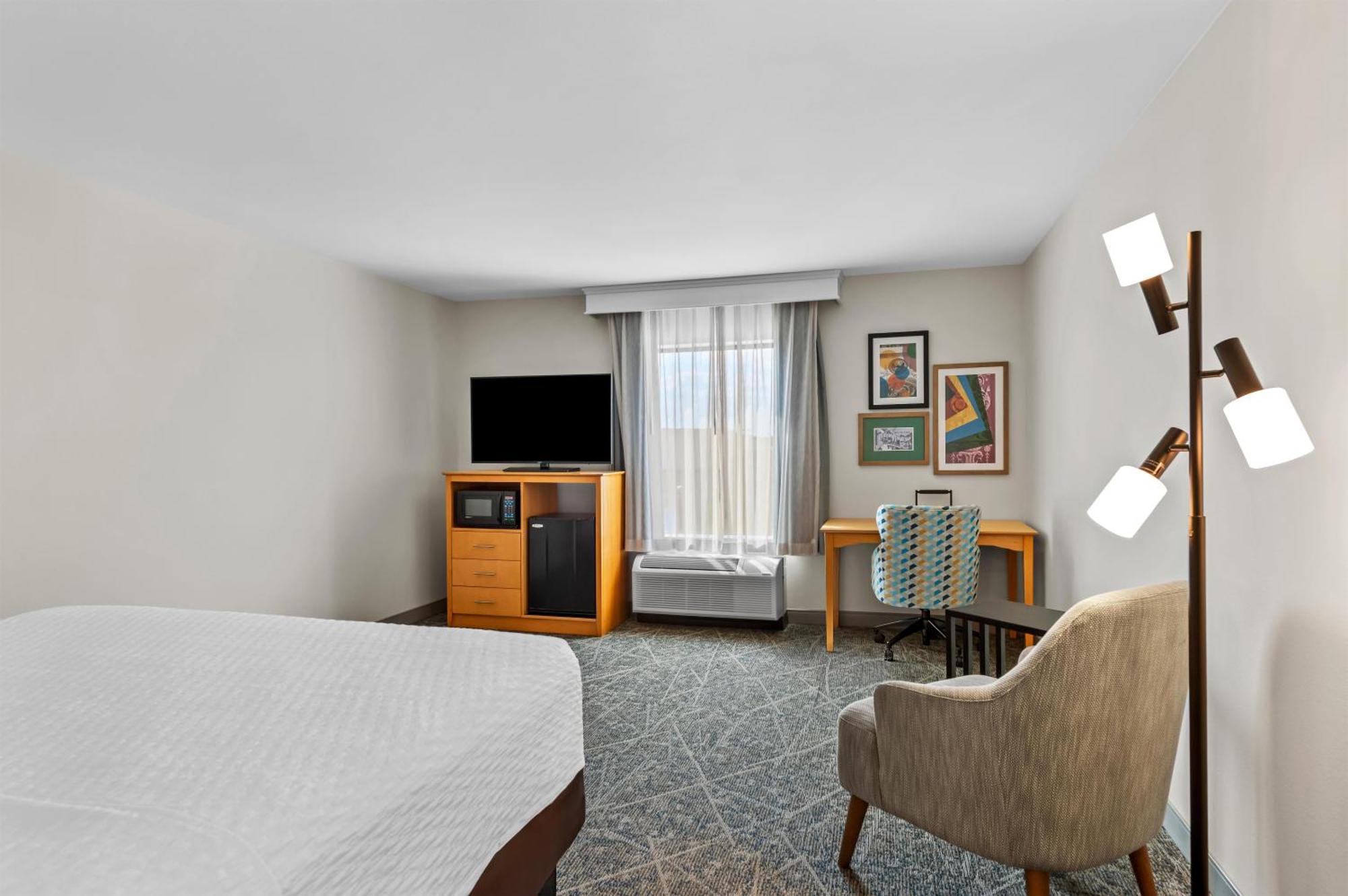 King Room with King Bed - Non-Smoking
