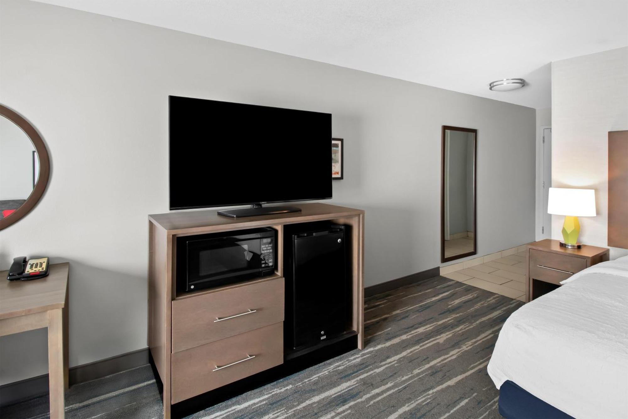 King Studio Suite with Sofa Bed - Non-Smoking,1739442056:JPEG