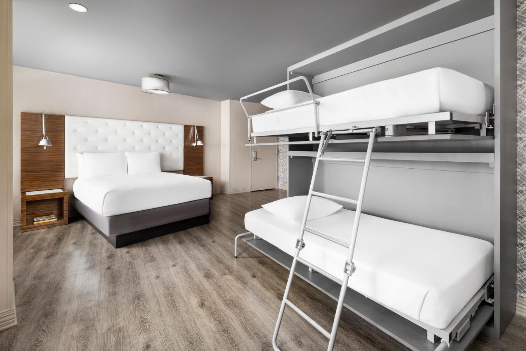 Premium Queen Suite