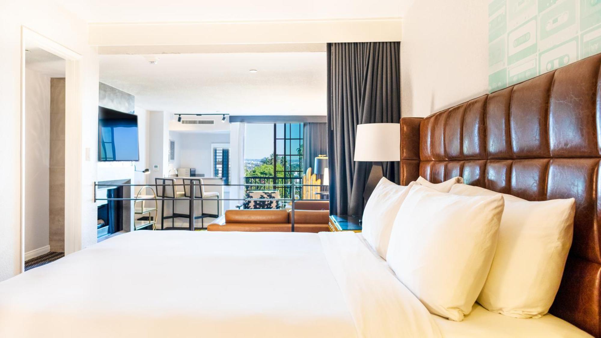 Signature King Suite, City View & Balcony,1742599698:JPEG