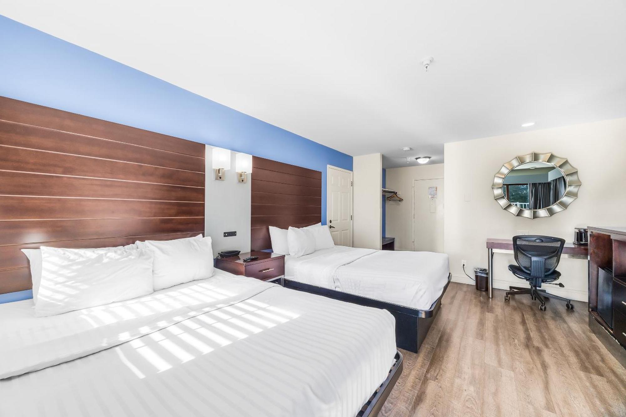 Deluxe Queen Room with Two Queen Beds - Non-Smoking,1742612065:JPEG