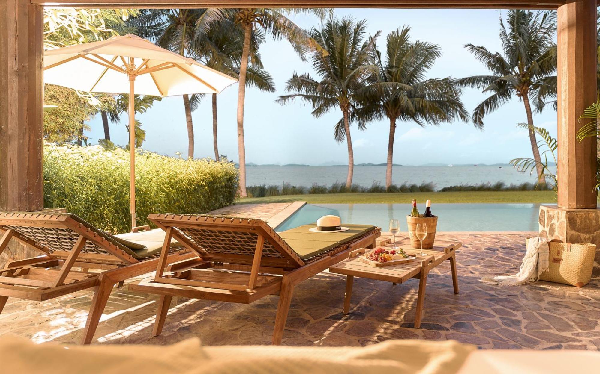 LUX 5-Bedroom Grand Beachfront Pool Villa with Unlimited Free 24-Hour Water Shuttle Service