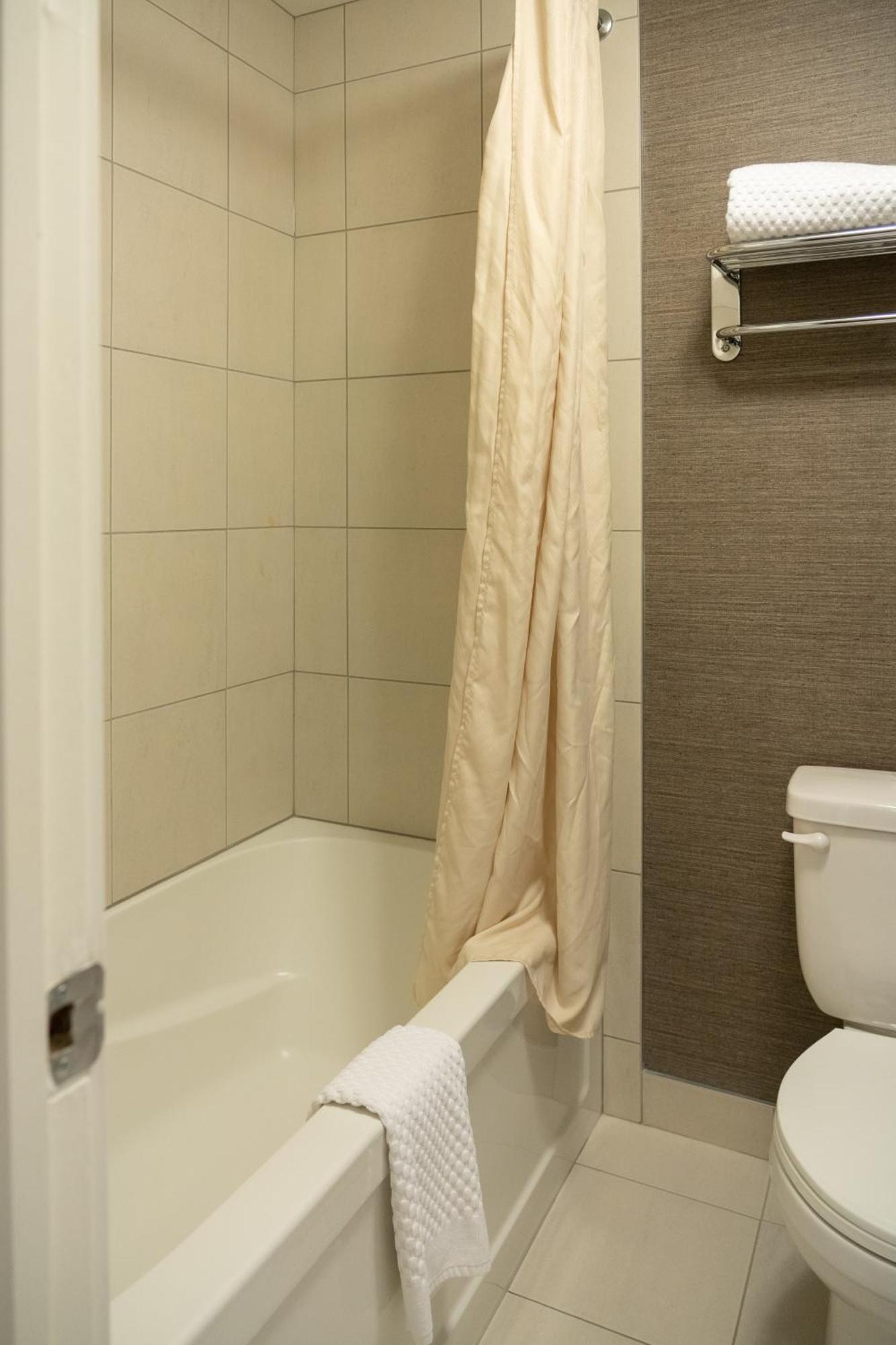 Superior King Suite With Jetted Tub,1742625249:JPEG