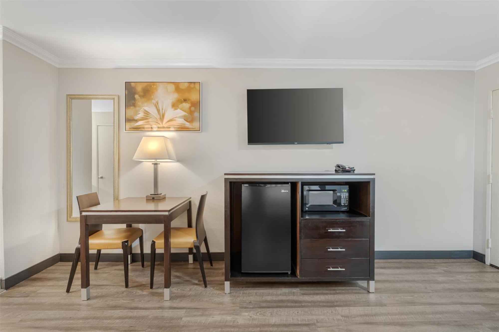 Queen Room with Two Queen Beds - Mobility Accessible/Non-Smoking