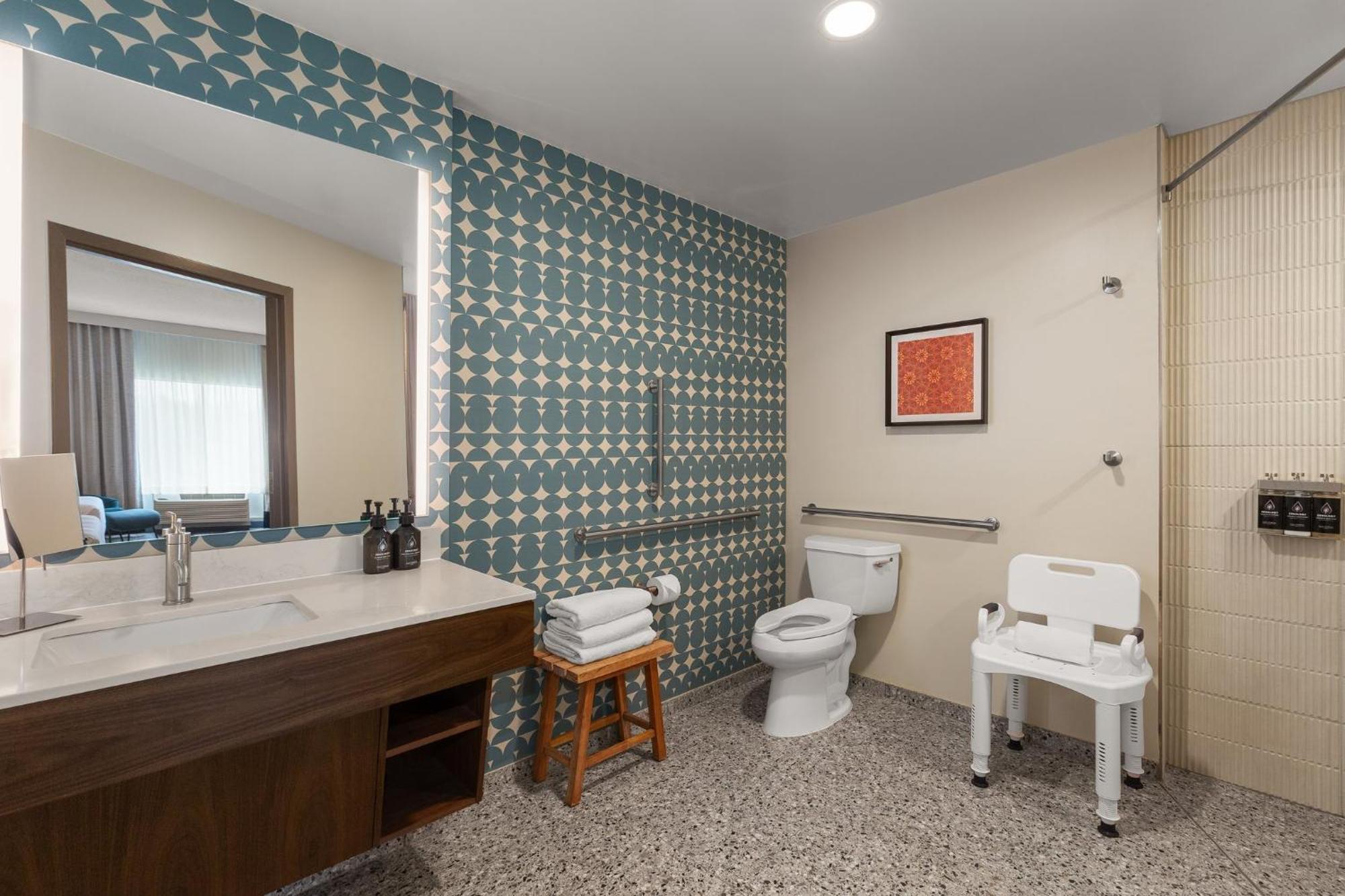 Standard Queen Room with Two Queen Beds - Communications and Mobility Accessible