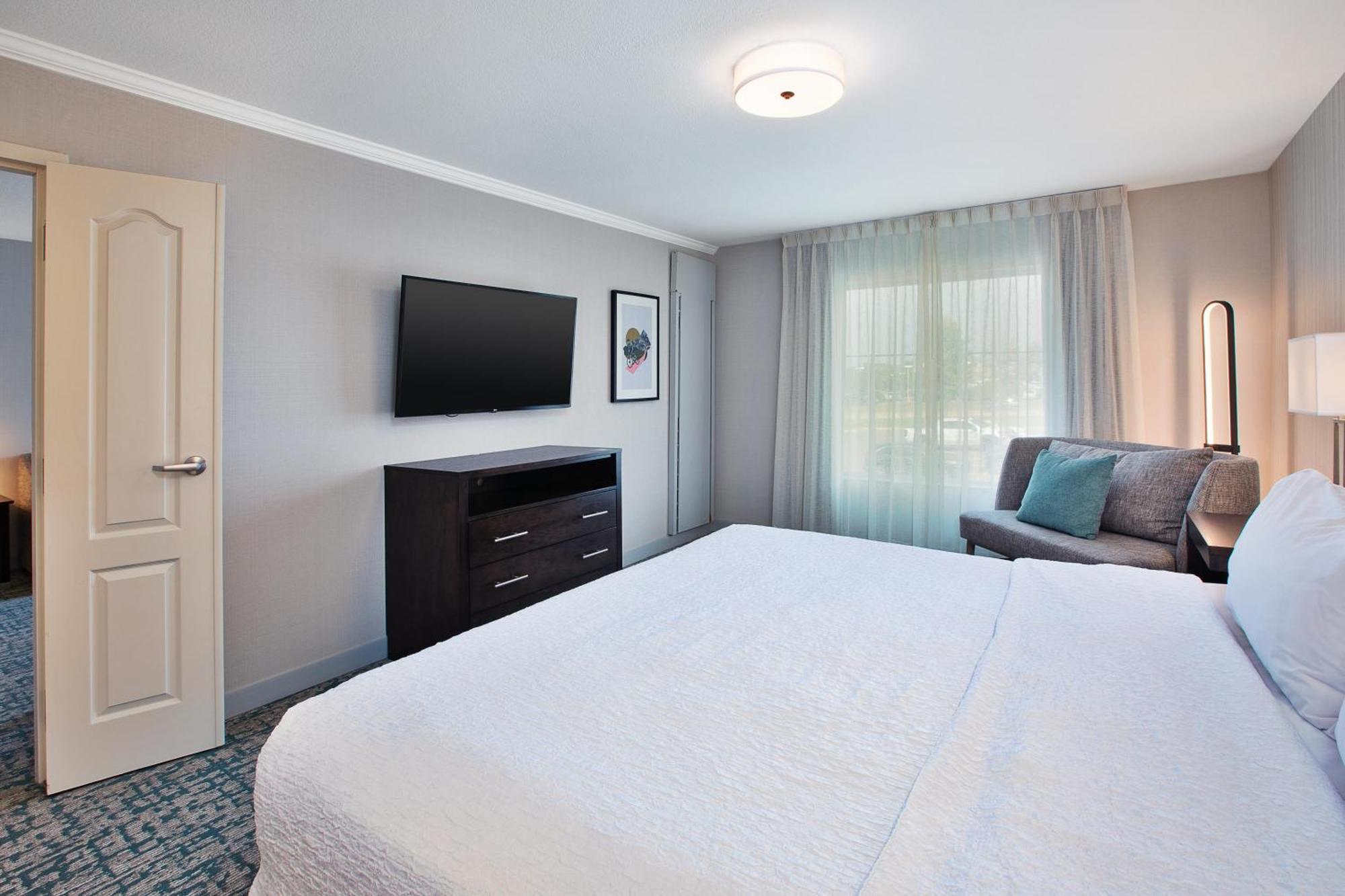 One-Bedroom King Suite - Non-Smoking,1742653165:JPEG