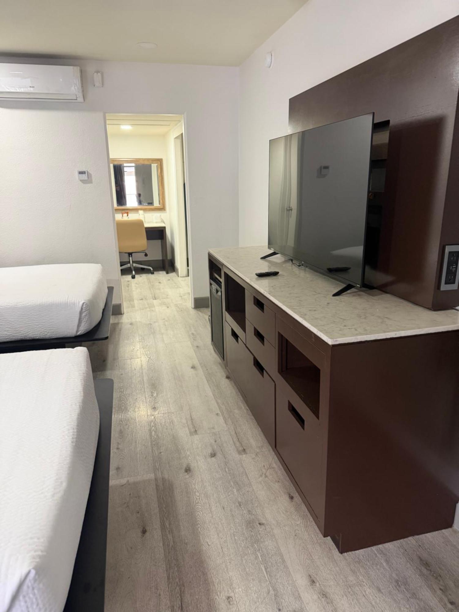 Queen Room with Two Queen Beds - Non-Smoking,1742691350:JPEG