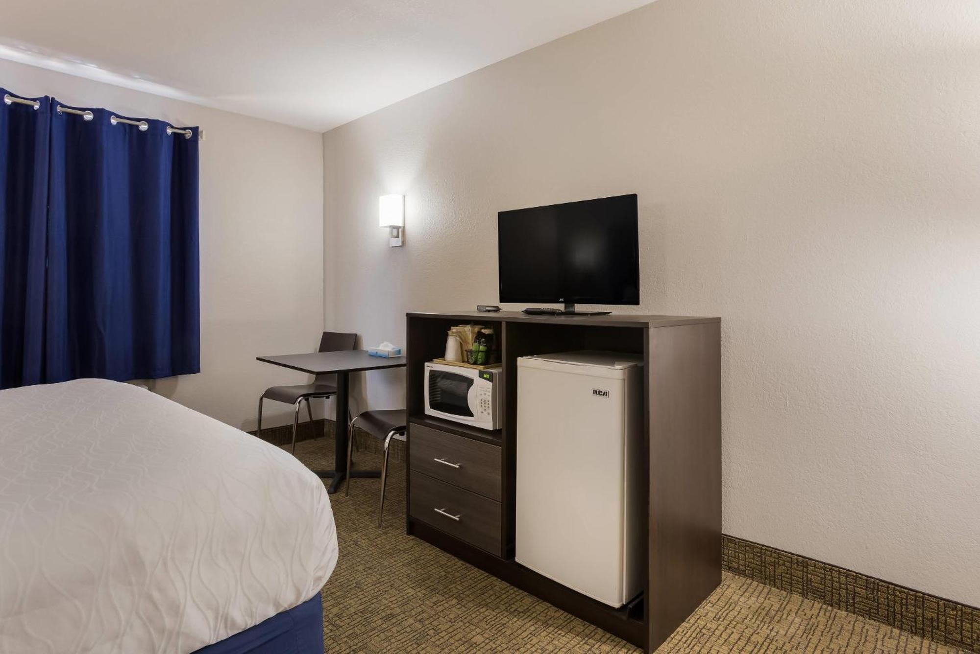 King Room with Hot Tub - Non-Smoking/No Pets
