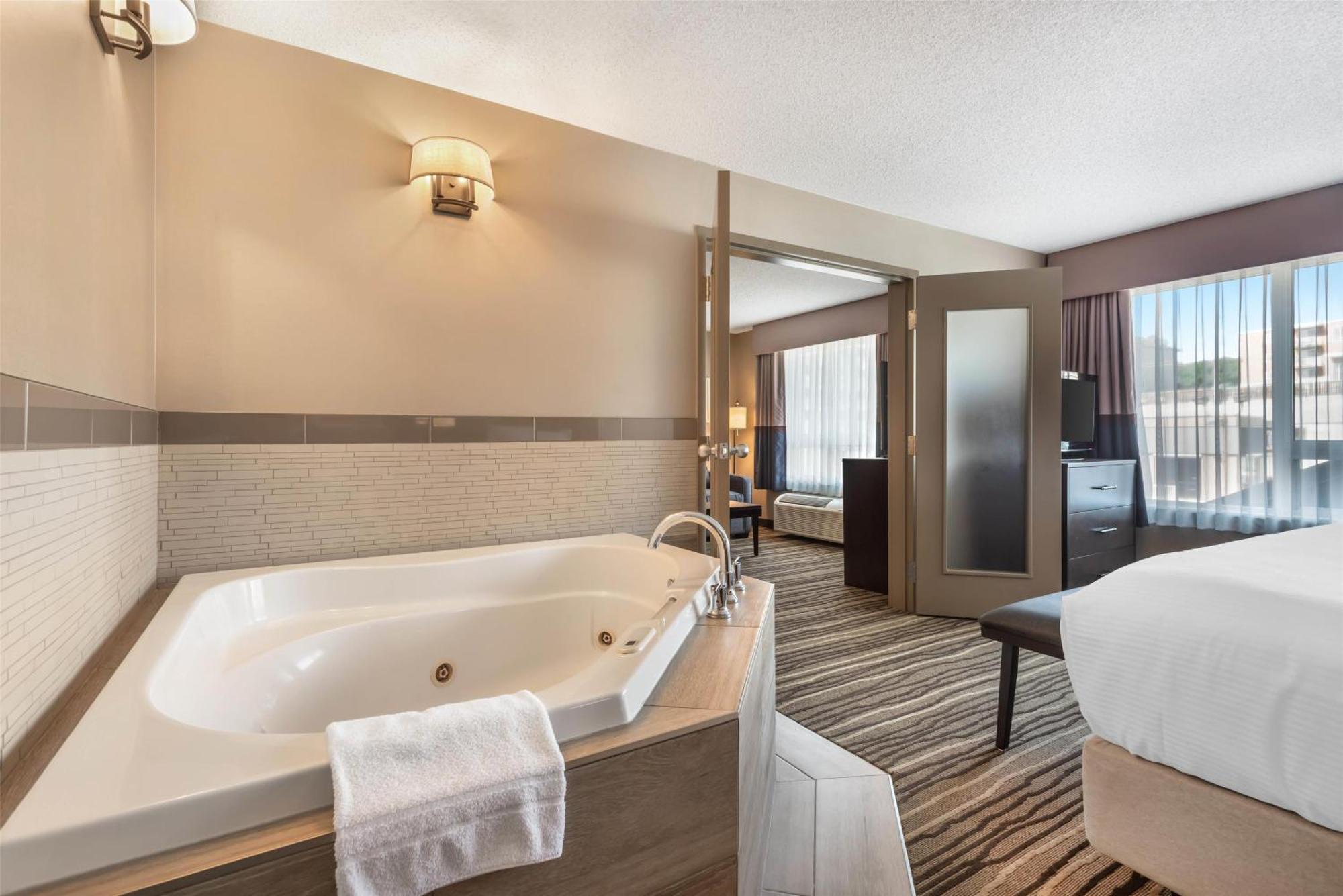 Two-Room King Suite with Whirlpool - Non Smoking