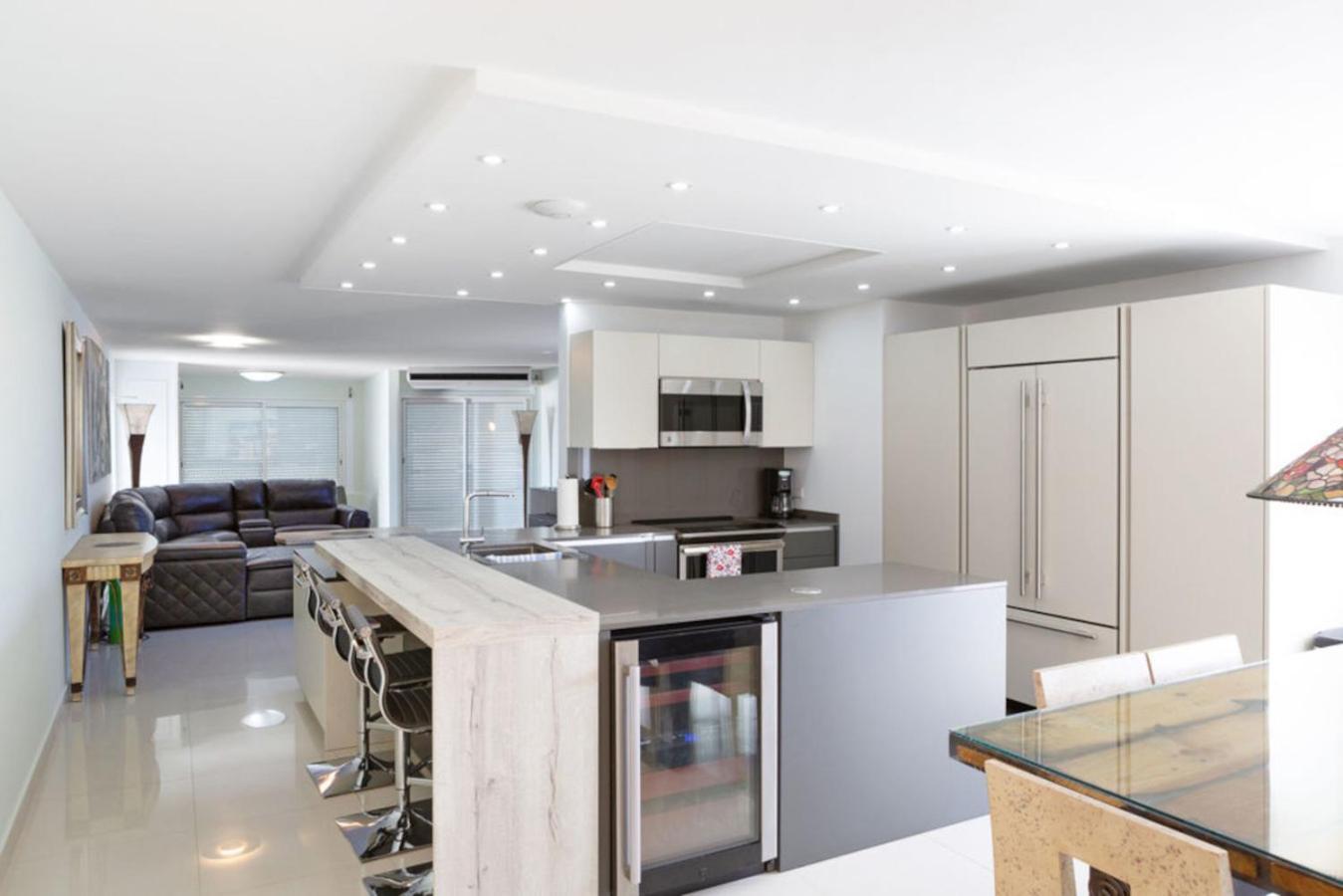 Penthouse Suite 2 Kings 1 Queen