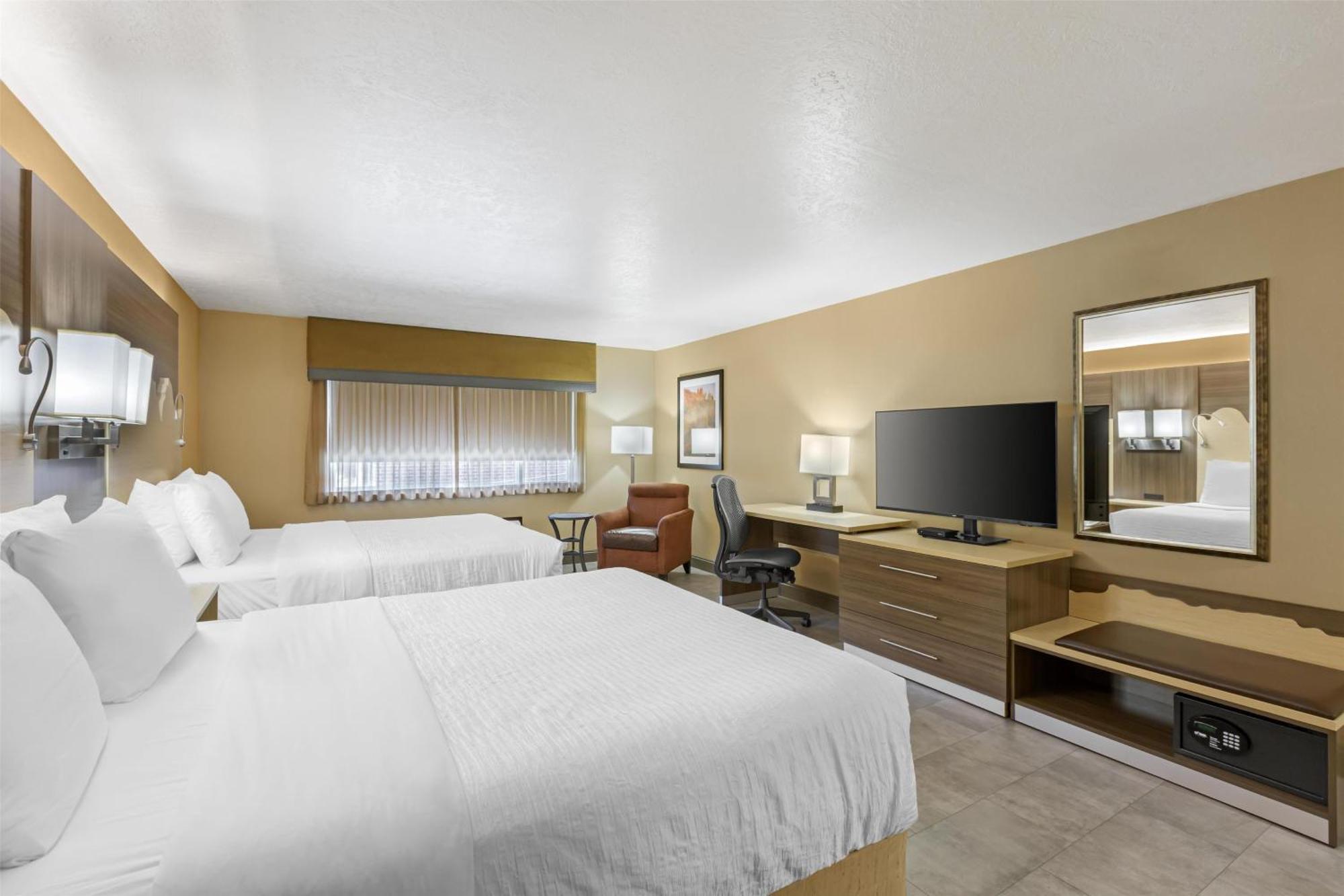 Queen Room with Two Queen Beds and Bath Tub - Disability Access/Non-Smoking