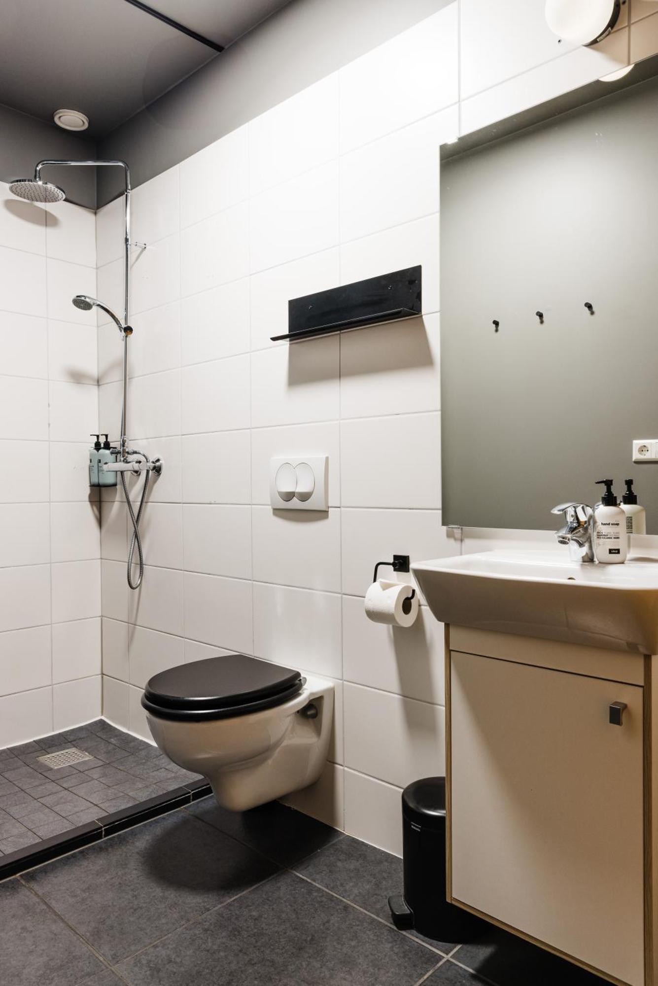 One-Bedroom Apartment,1742741418:JPEG