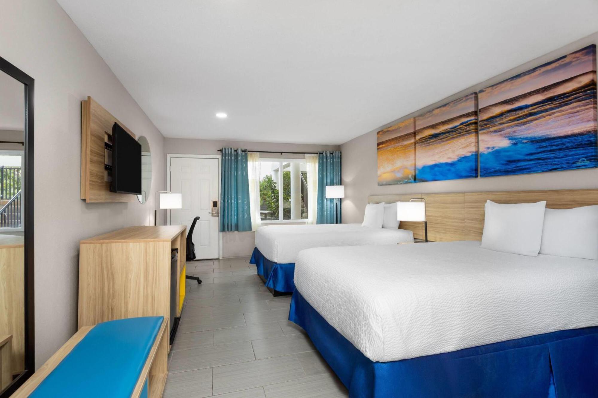 Deluxe Double Room with Two Double Beds - Non-Smoking