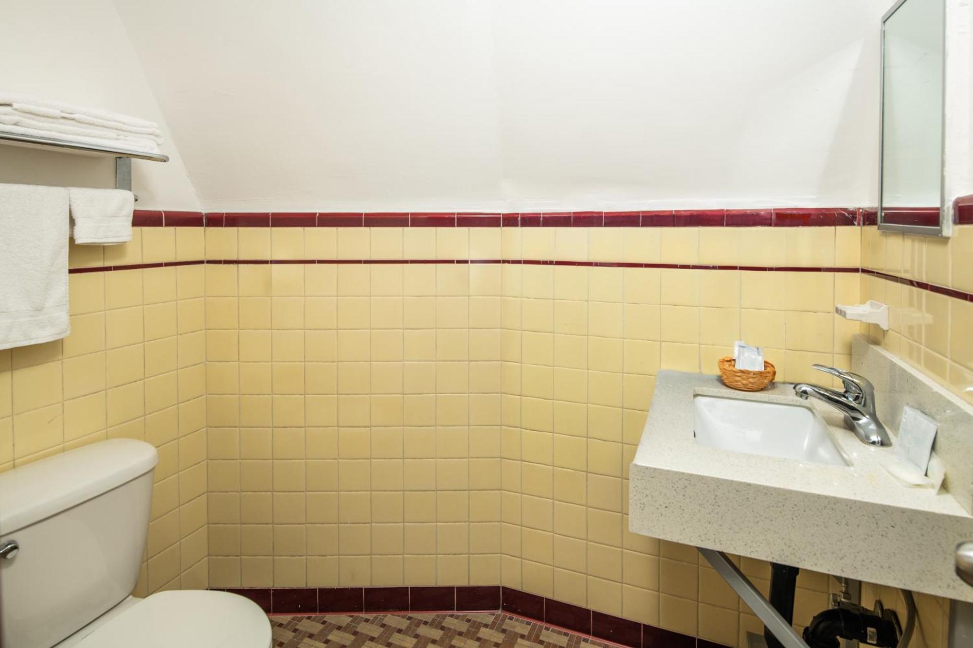 Queen Room with Two Queen Beds,1742773842:JPEG