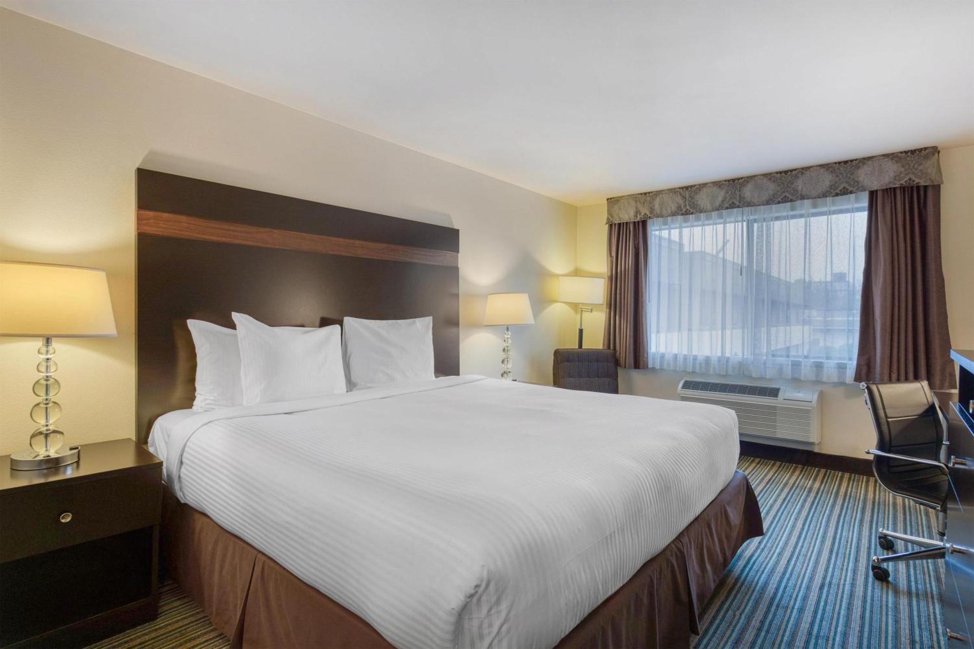 King Room with Bath Tub - Disability Access/Non-Smoking