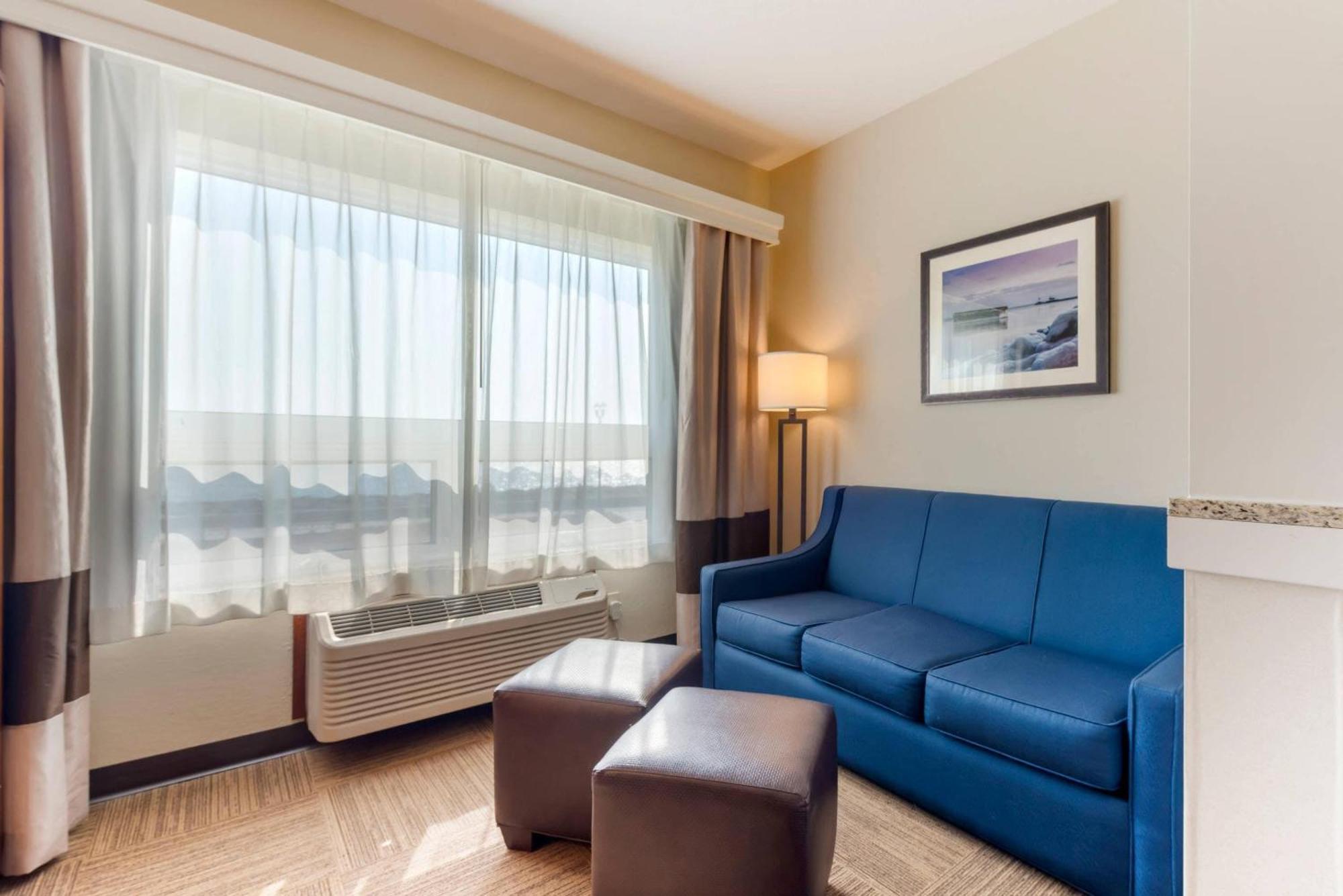 Queen Suite with Sofa Bed - Lake View,1742828869:JPEG