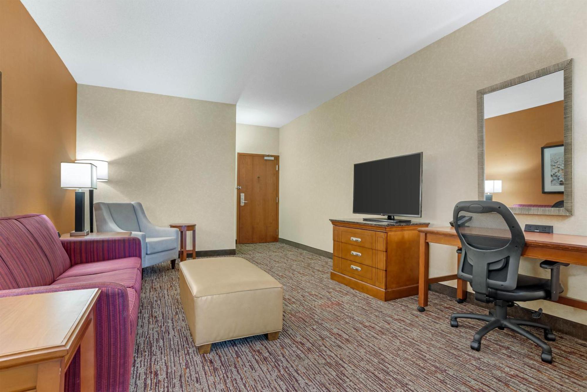 King Suite with Sofa Bed,1742839078:JPEG