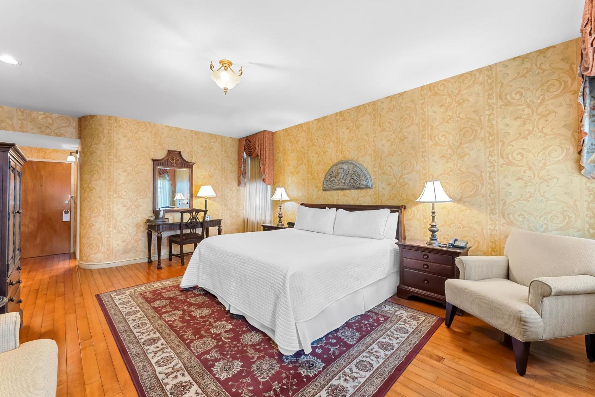 Deluxe King Room