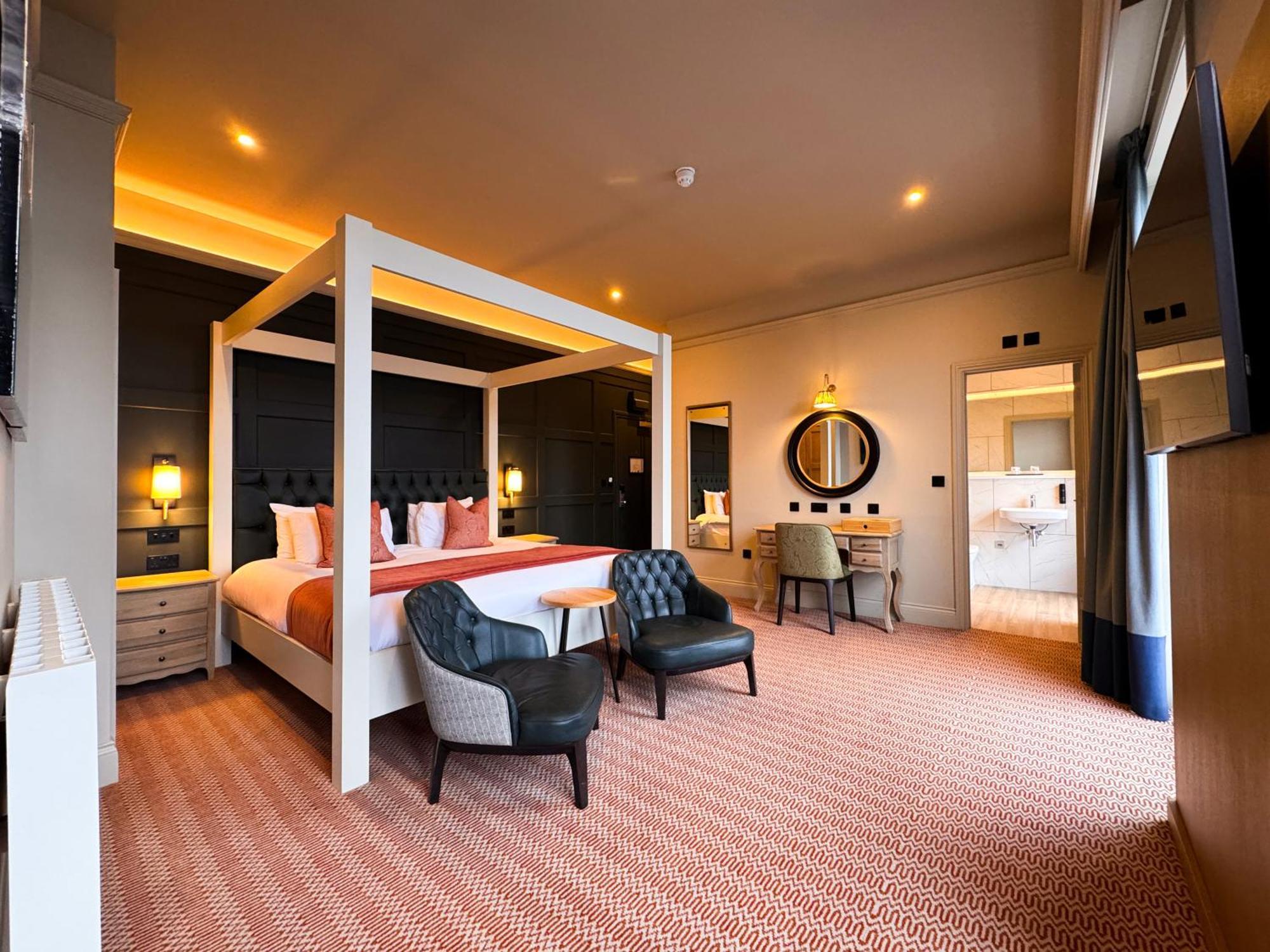 Four Poster Room