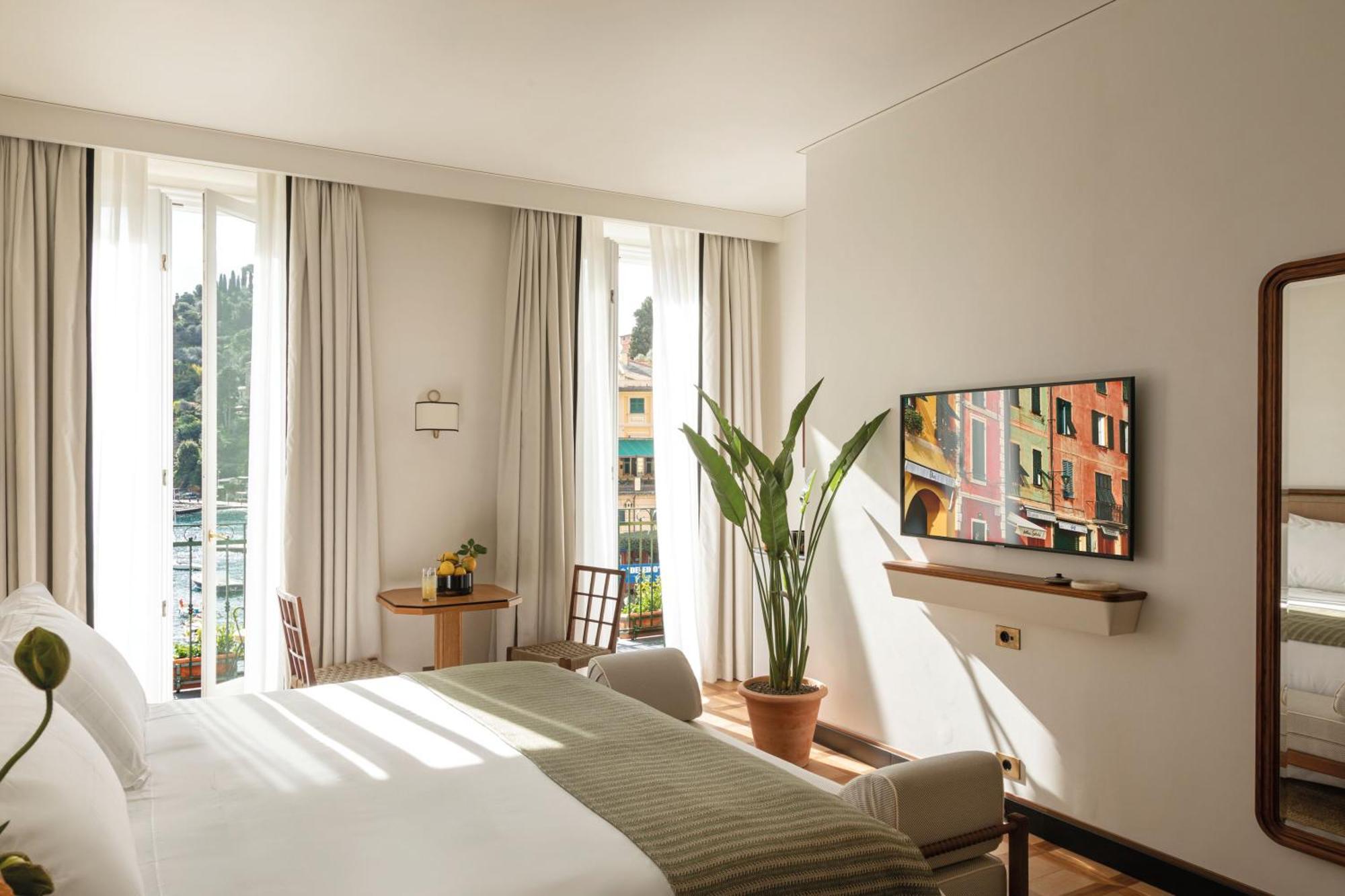 Suite with Balcony and Sea View,1743044415:JPEG