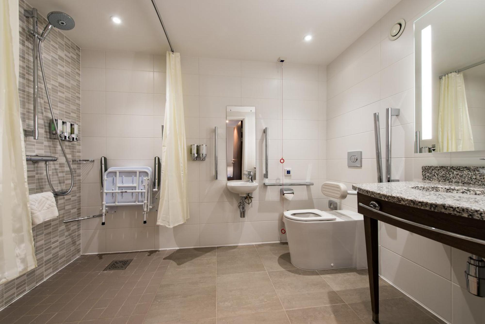 Queen Room - Accessible