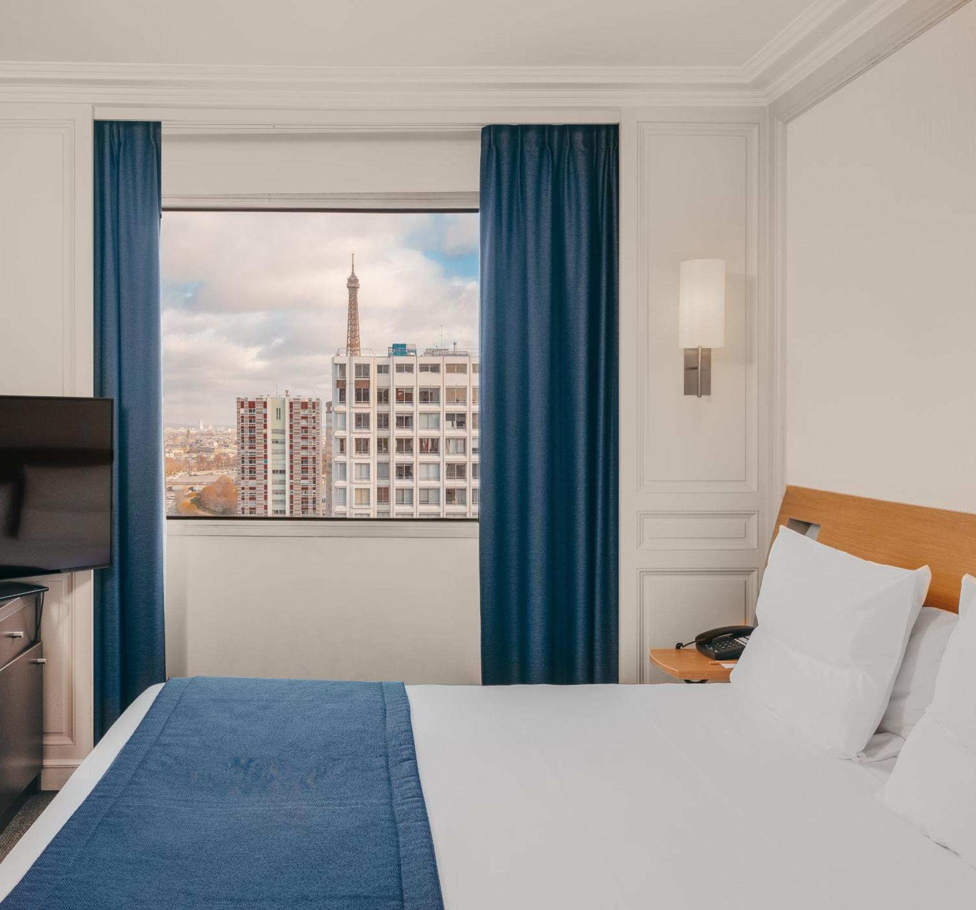 Junior Suite with One Queen Bed and Sofa,1758266097:JPEG