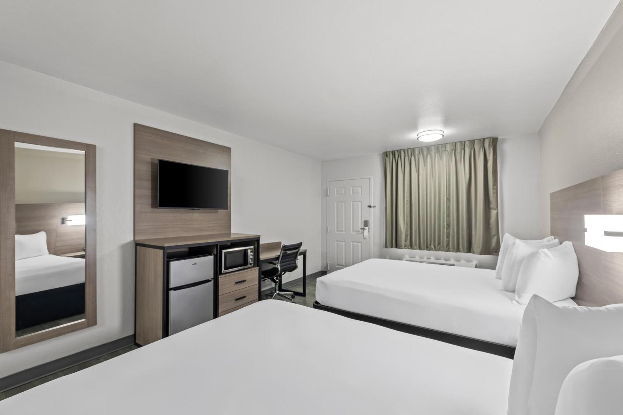 Queen Room with Two Queen Beds - Non-Smoking,1746834580:JPEG