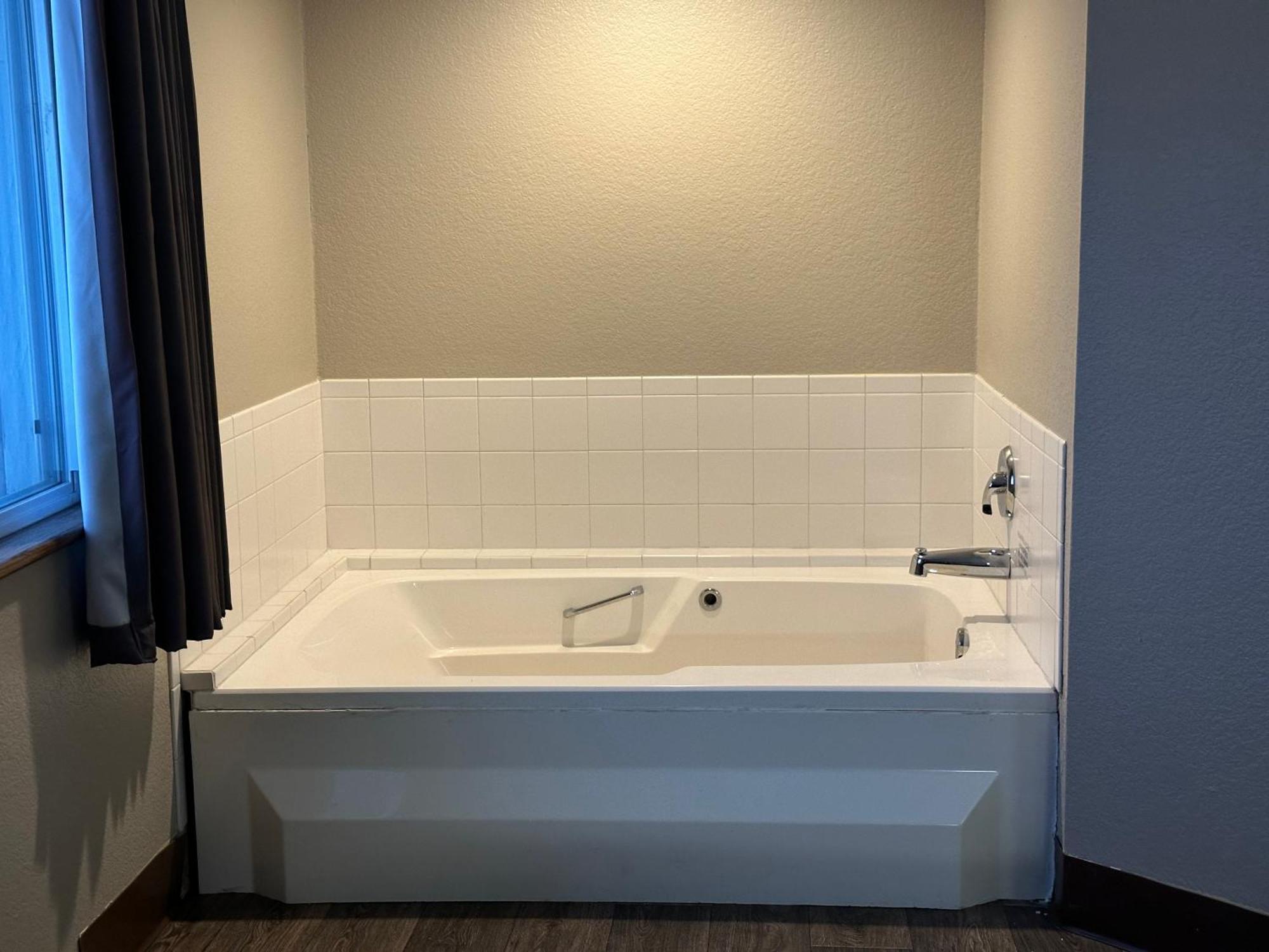Deluxe King Suite with Jetted Tub, Non-Smoking