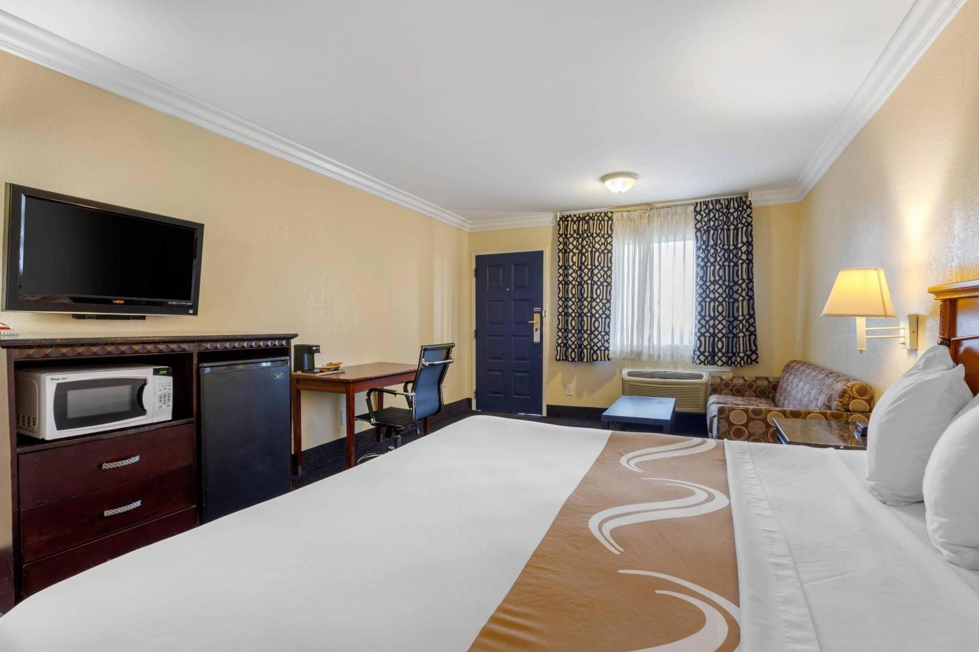 King Room - Non-Smoking