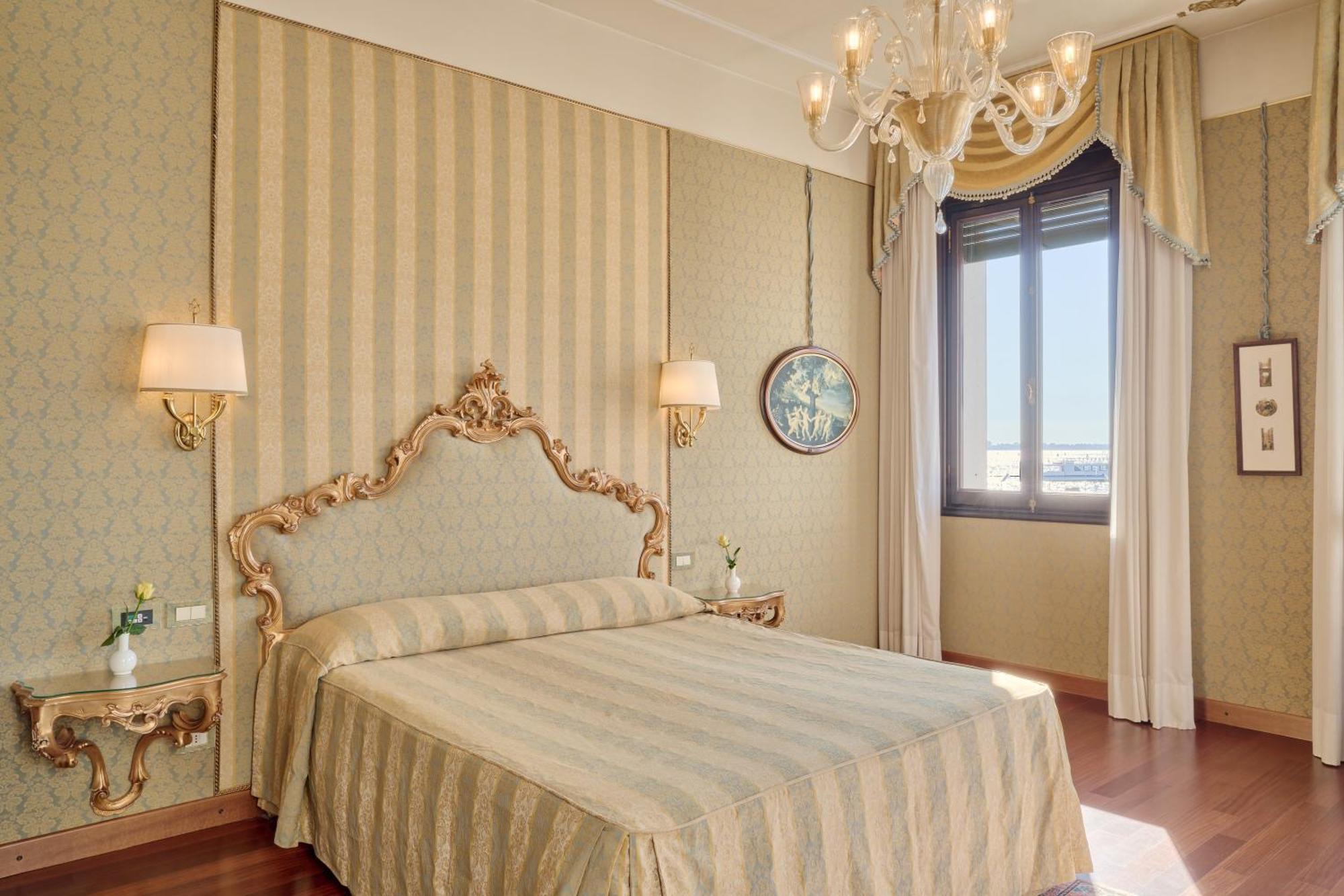 Superior Double Room with Lagoon View