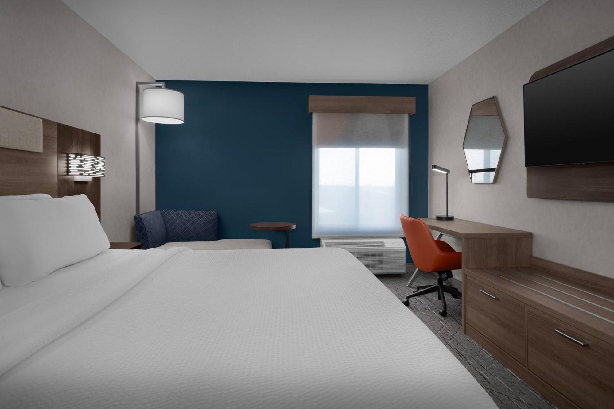 Standard Queen Room