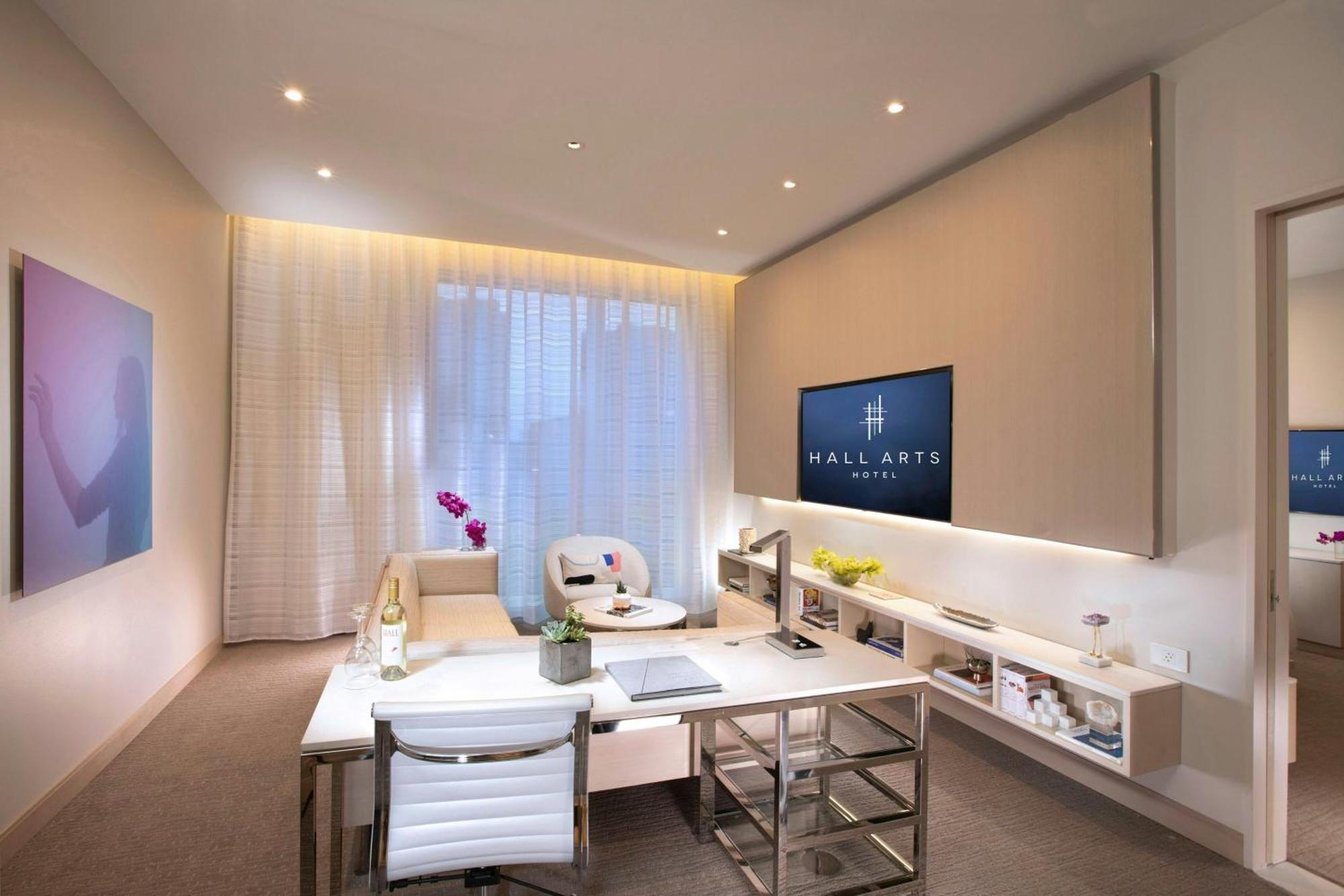 One-Bedroom Arts Suite with King Bed and City View,1747086130:JPEG