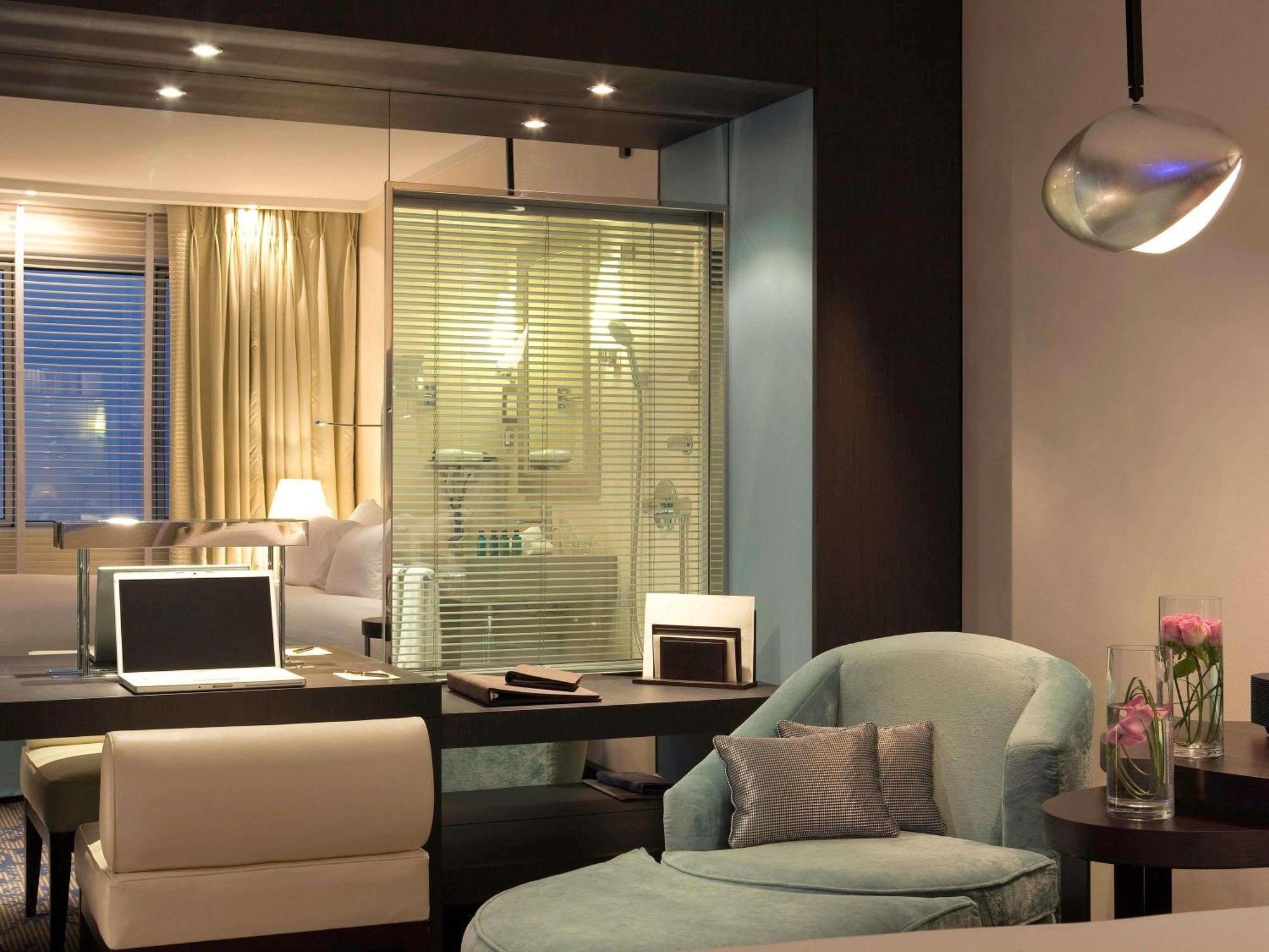 Luxury King Room with Old Port View and Terrace - Spa/Gym Access