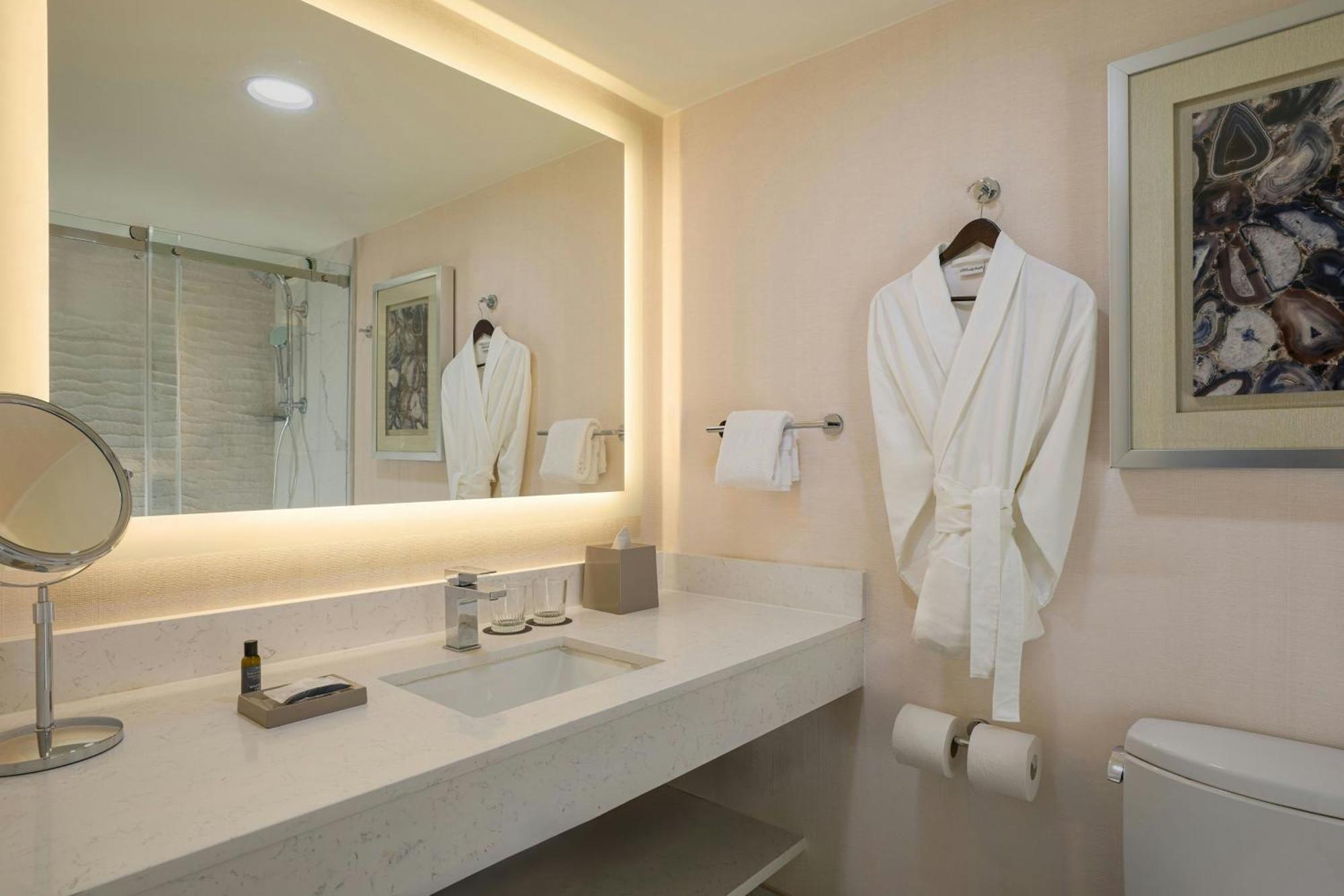 Junior Suite, 1 King,1756405485:JPEG