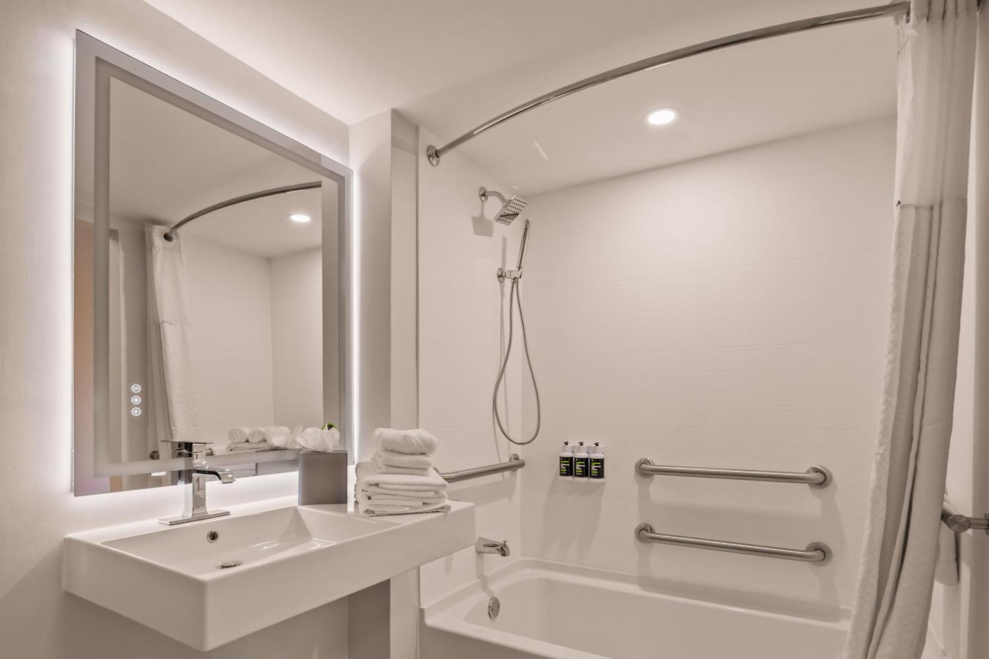 Two Twin Beds Mobility/Hearing Accessible Room Tub with Grab Bars - Non Smoking,1756407092:JPEG