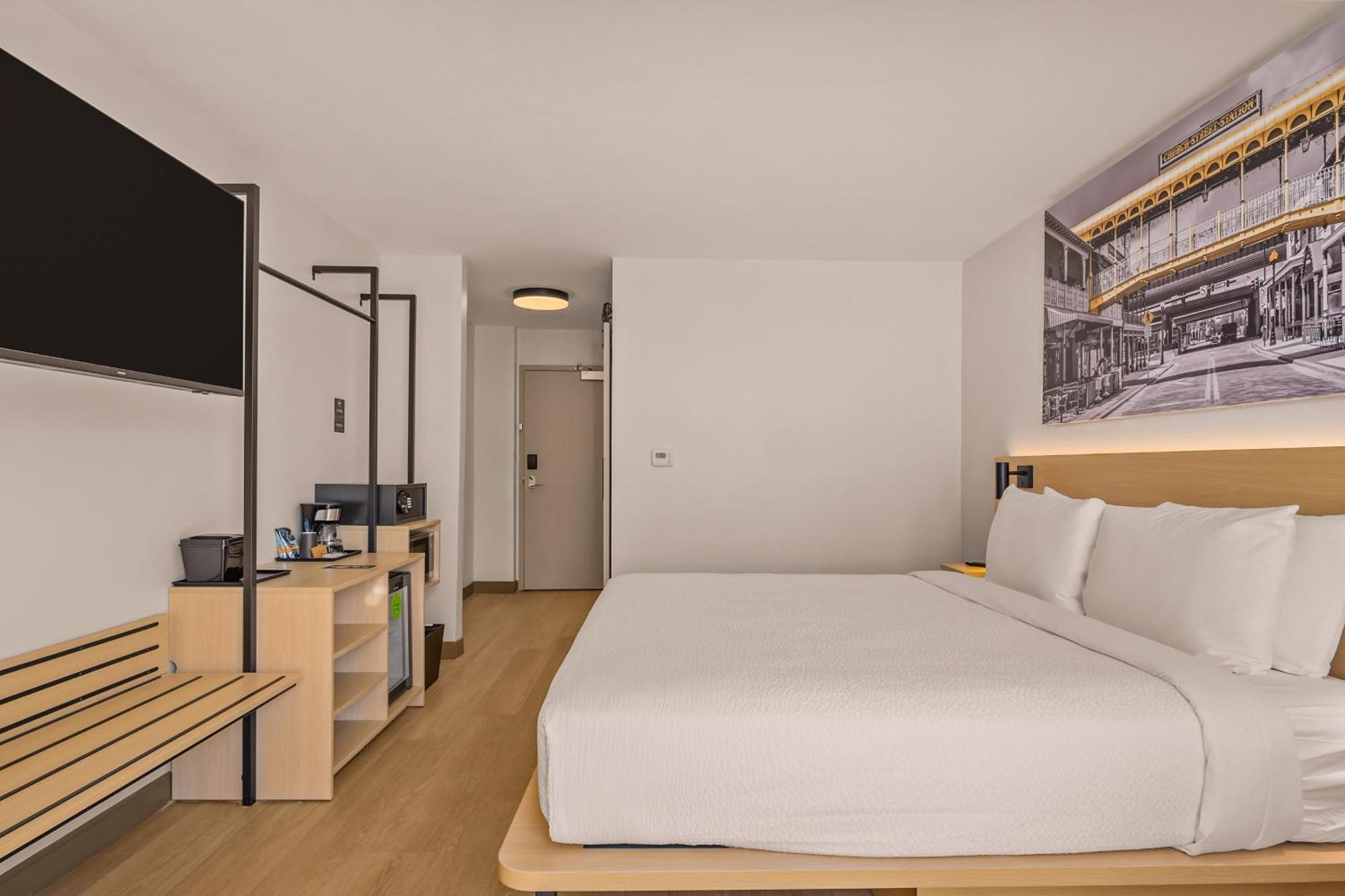 One King Bed Suite Deluxe - Non Smoking,1756407090:JPEG