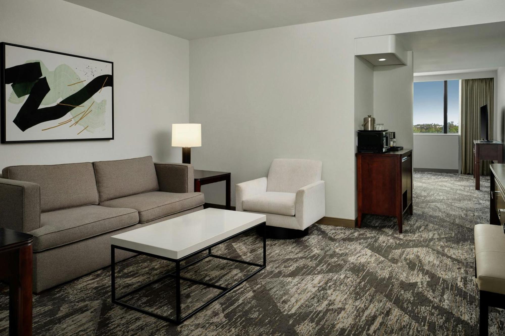 Club level, Suite, 1 King, Sofa bed, Central,1756427480:JPEG