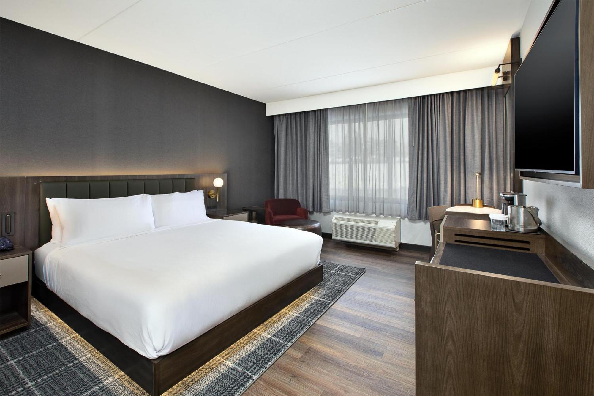 King Room with King Bed - Non-Smoking