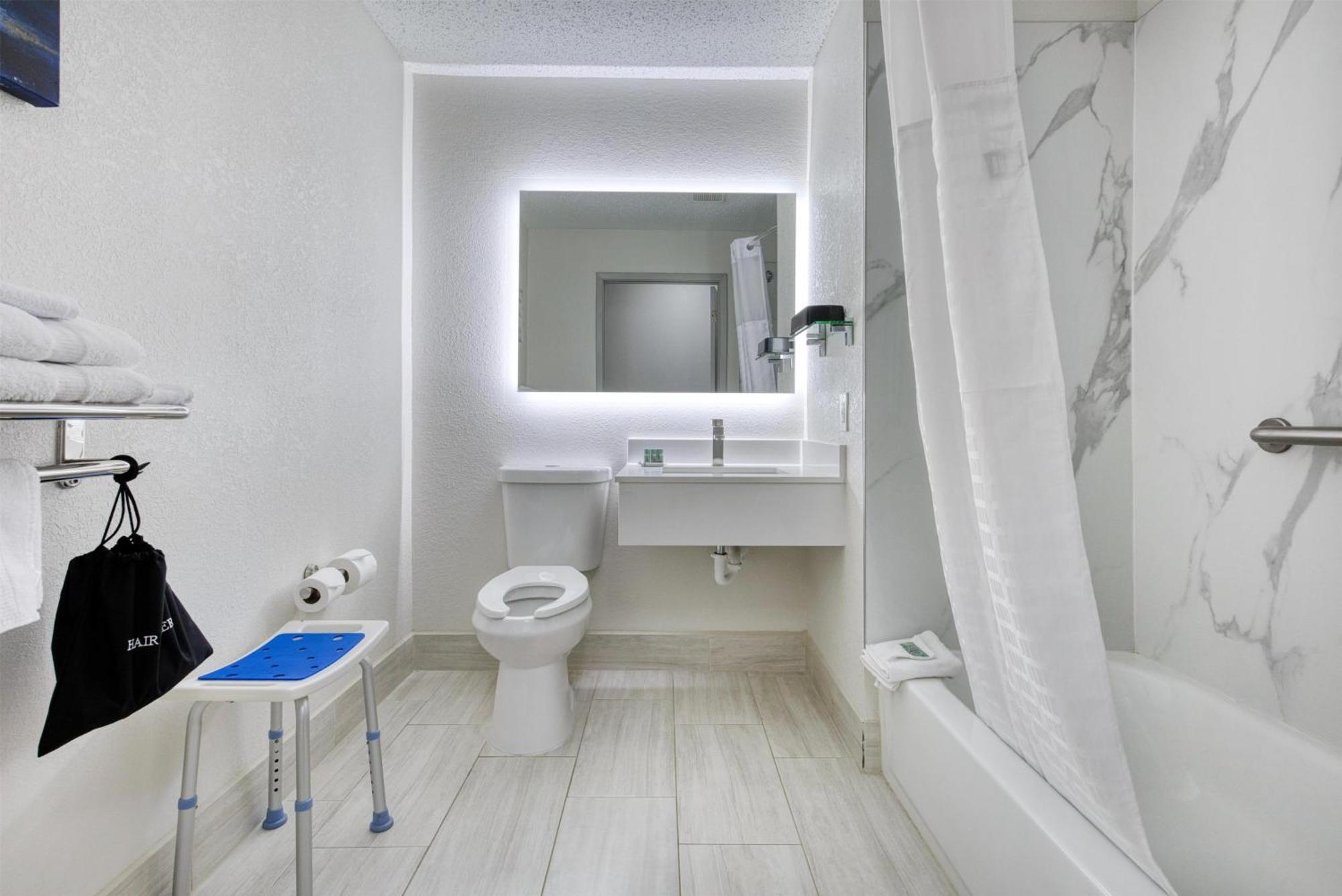 King Room with Bath Tub - Disability Access/Non-Smoking