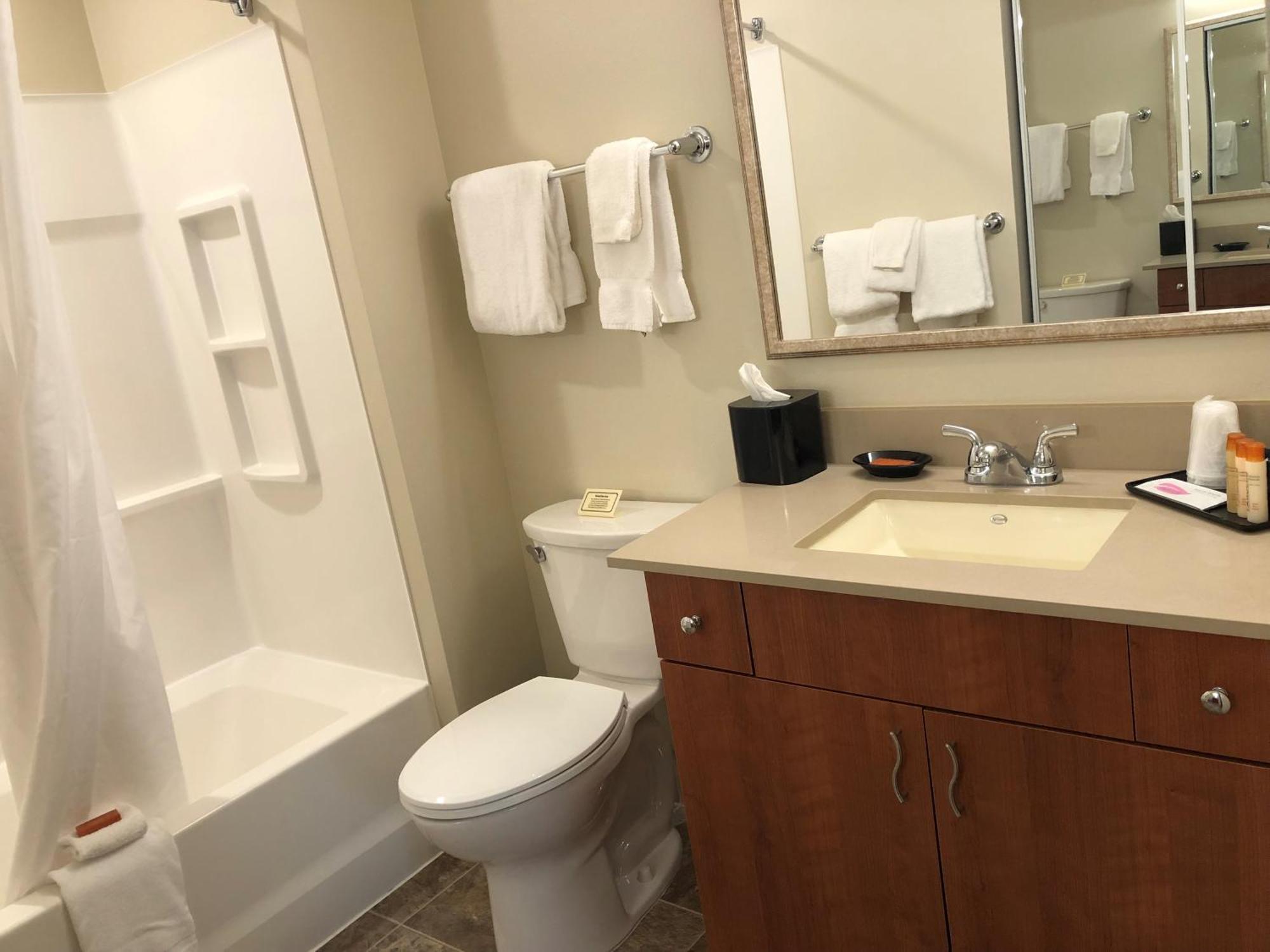 Single Queen Studio with Kitchen