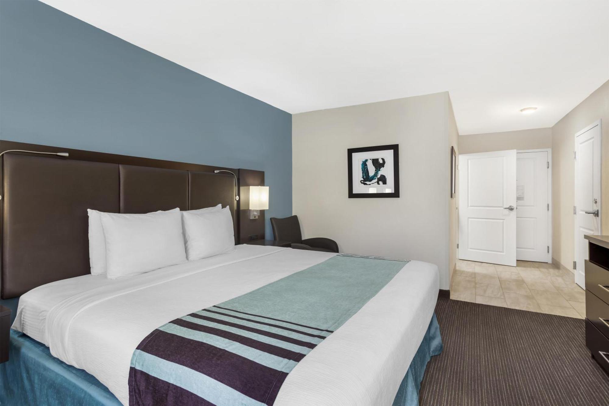 King Room with Roll-in Shower - Disability Access/Non-Smoking