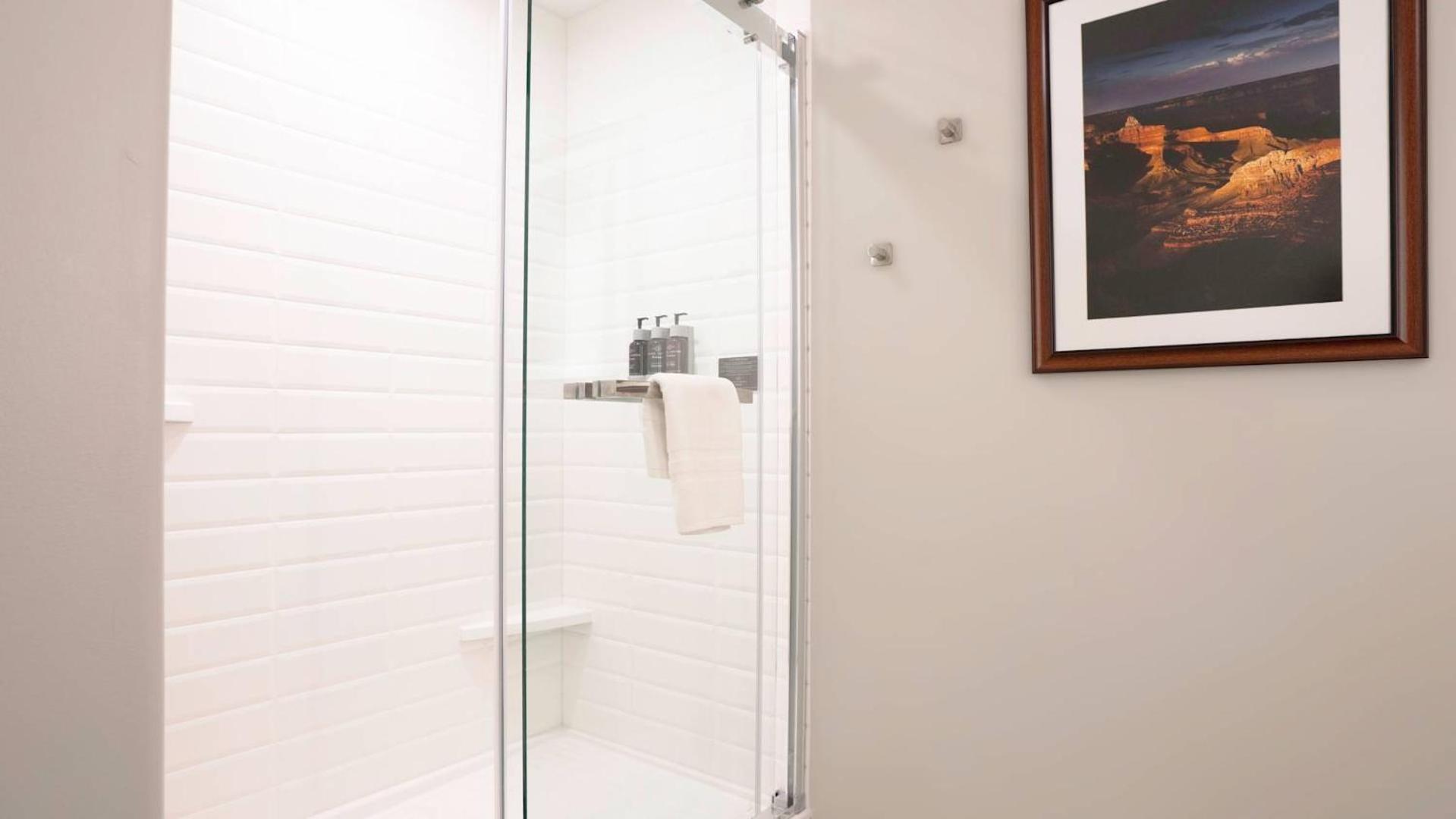 Suite,1756509977:JPEG