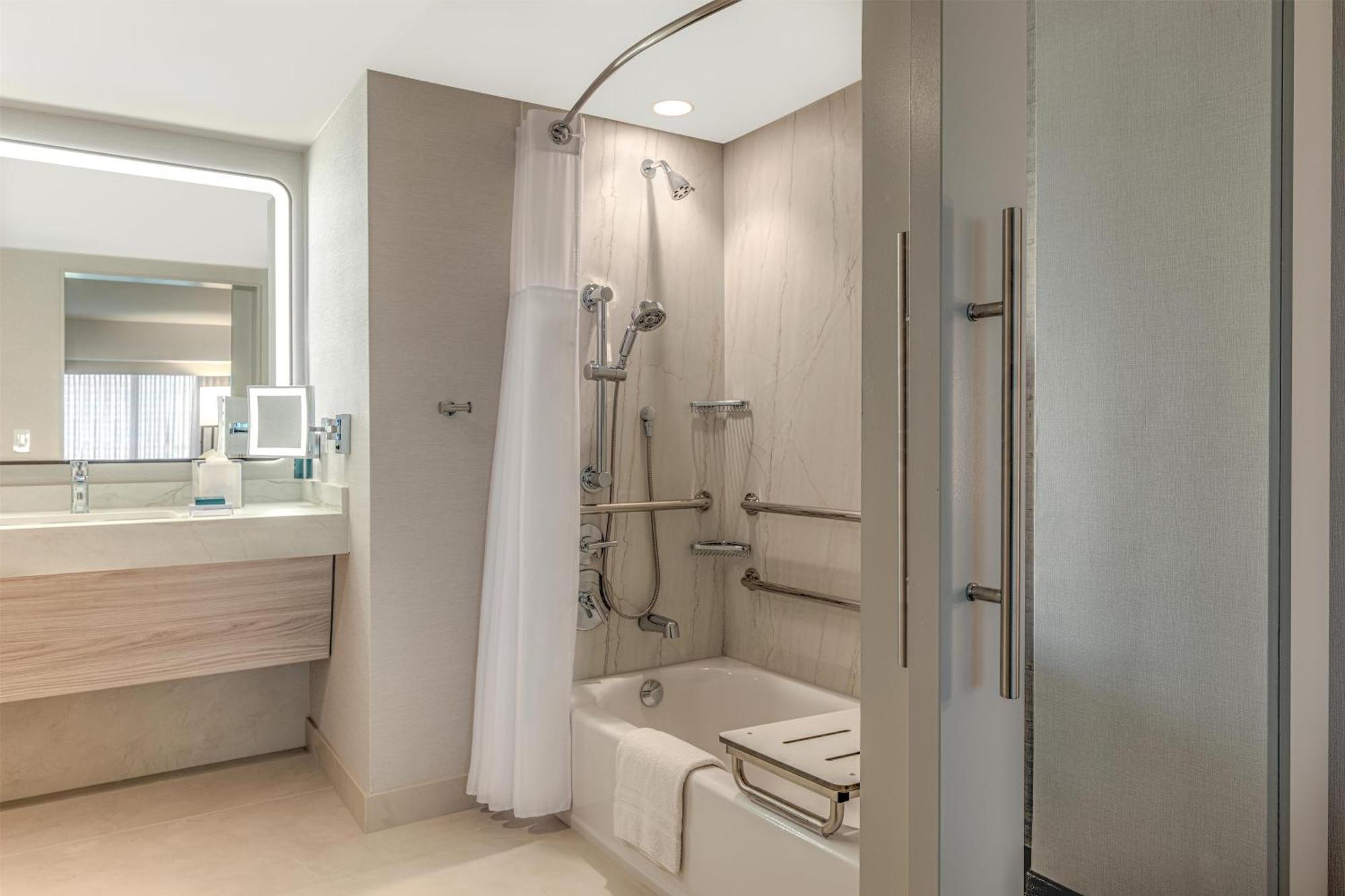 King Room with Tub - Mobility and Hearing Access,1756511241:JPEG