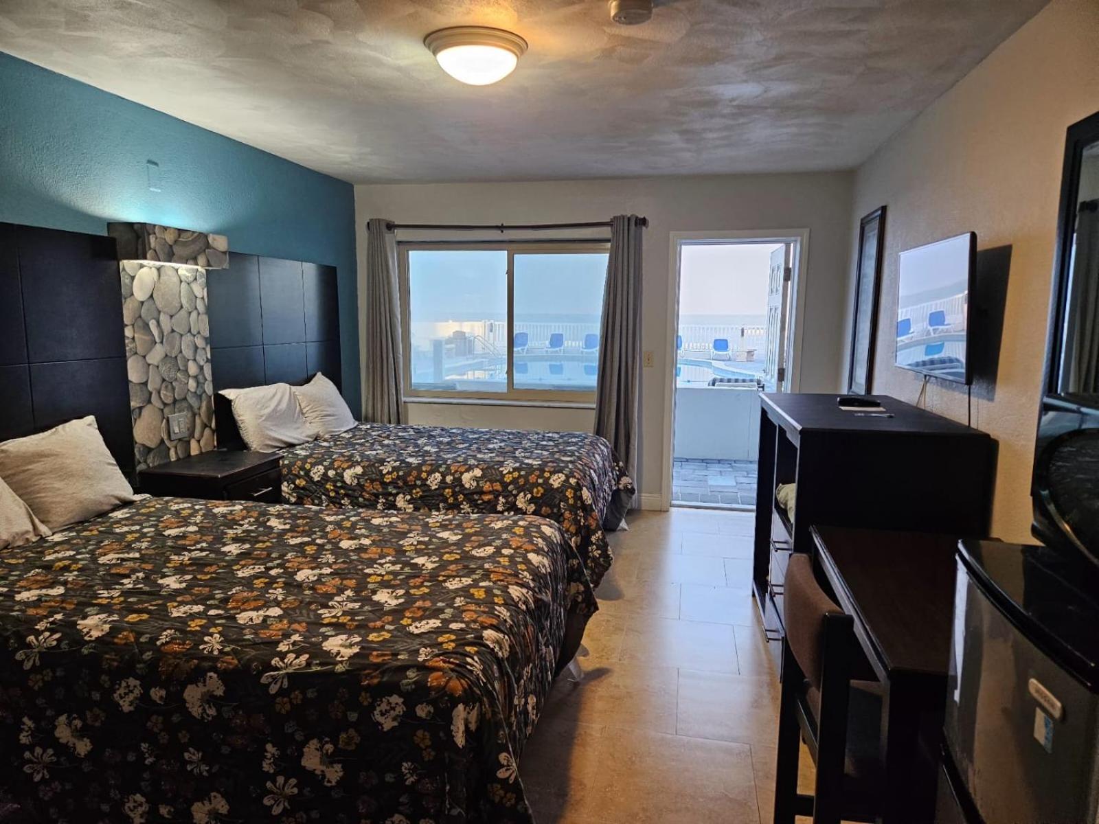 Double Room with Balcony or Patio and Kitchen - Ocean Front