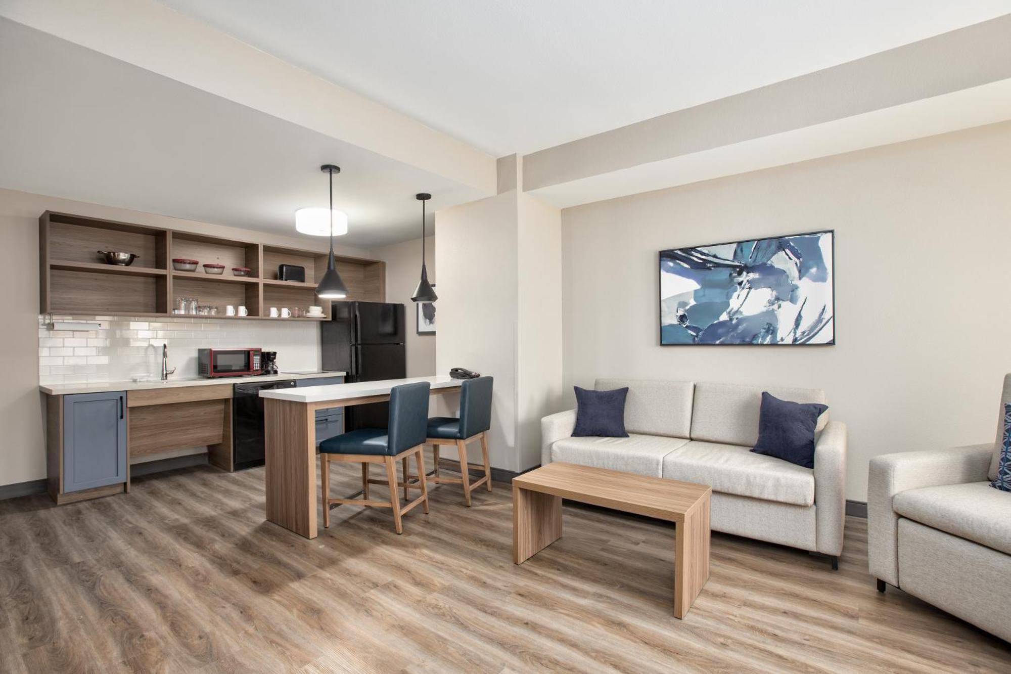 One-Bedroom Suite with Roll In Shower - Communications Accessible,1756524926:JPEG