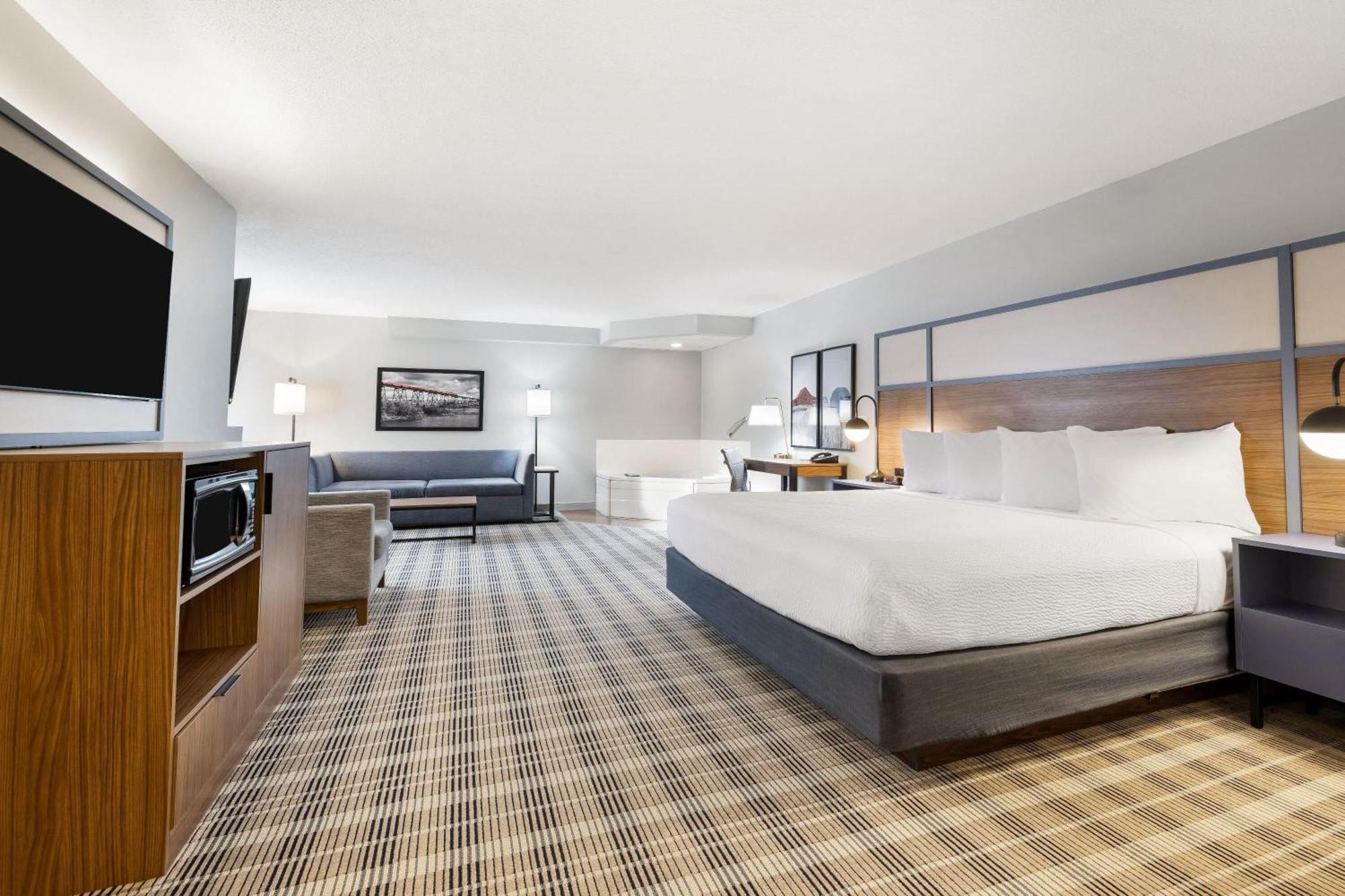 Premier King Suite - Non-Smoking