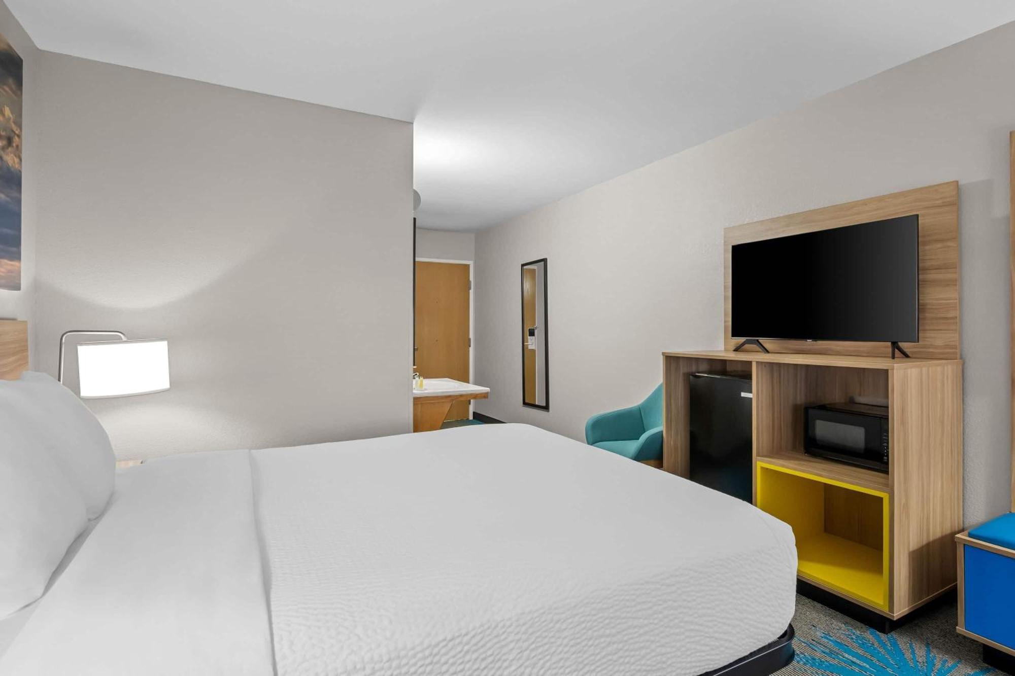 Business King Room - Non-Smoking,1756529803:JPEG