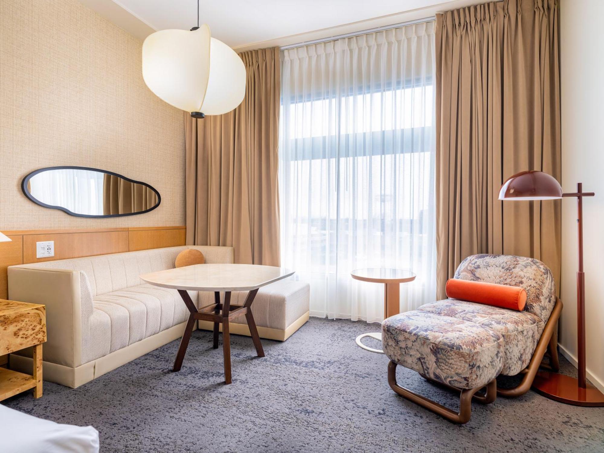 Deluxe King Room,1756535632:JPEG